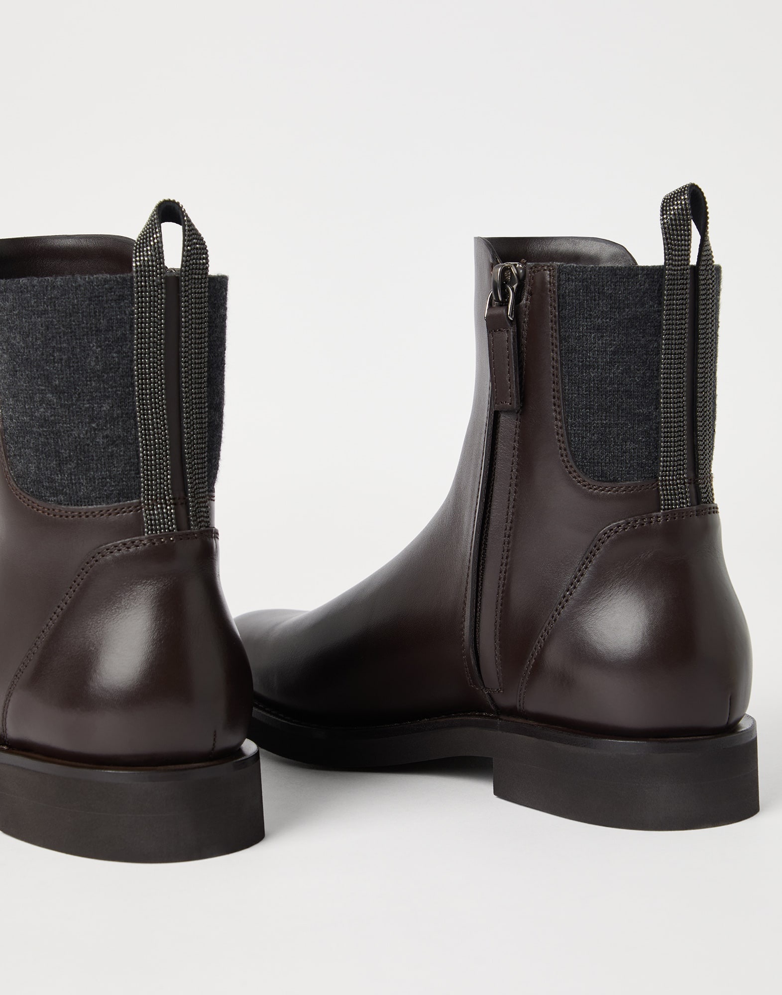 Matte calfskin Chlesea boots with shiny detail - 3