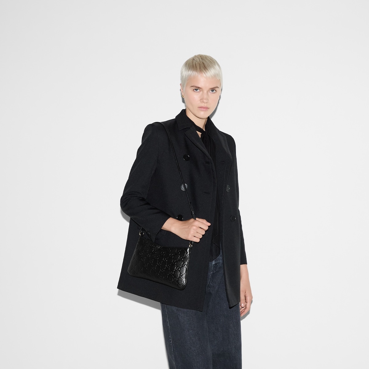 GG Emblem medium shoulder bag - 4