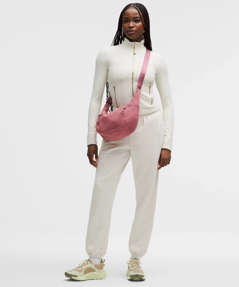 lululemon Slouchy Sling Bag 6L outlook