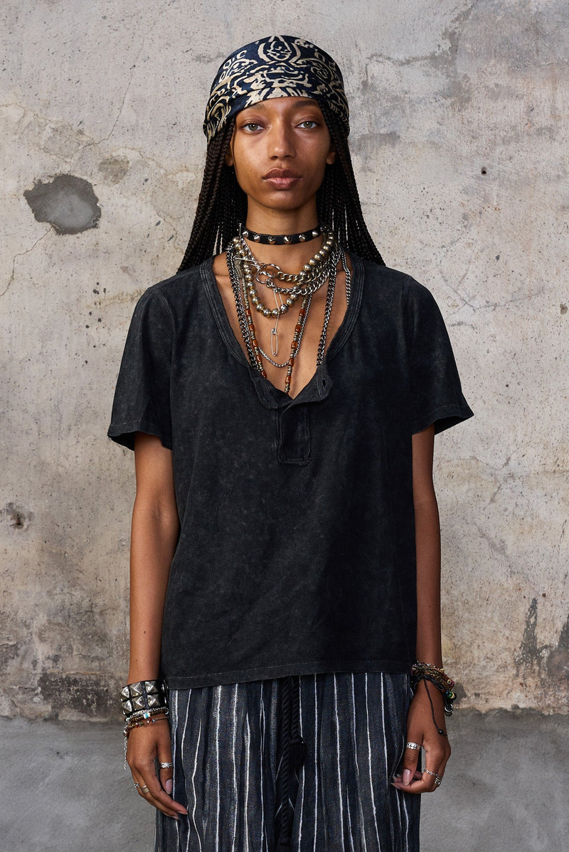 LOW NECK HENLEY TEE 3