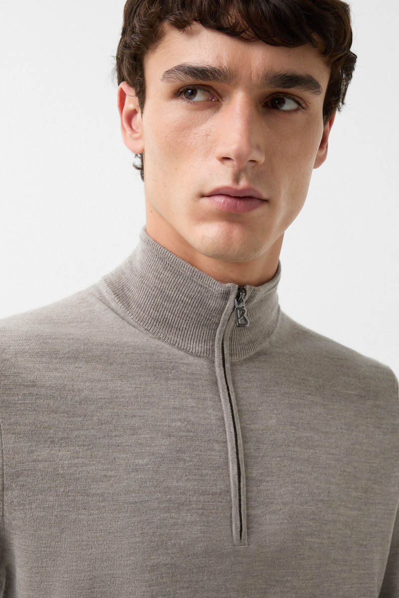 Ouri Half-zippered sweater in Beige 4