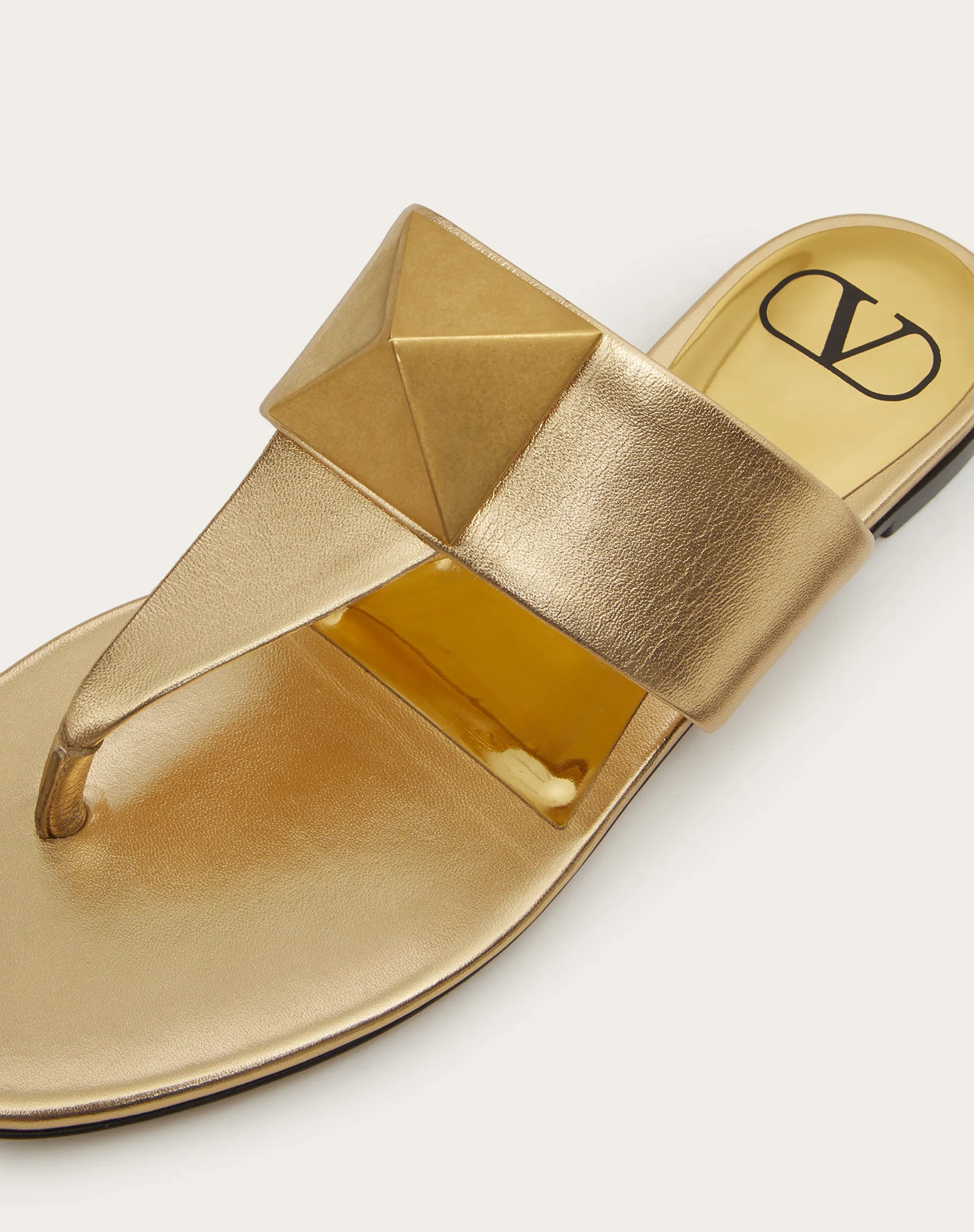 ONE STUD METALLIC NAPPA FLAT THONG SANDAL - 5