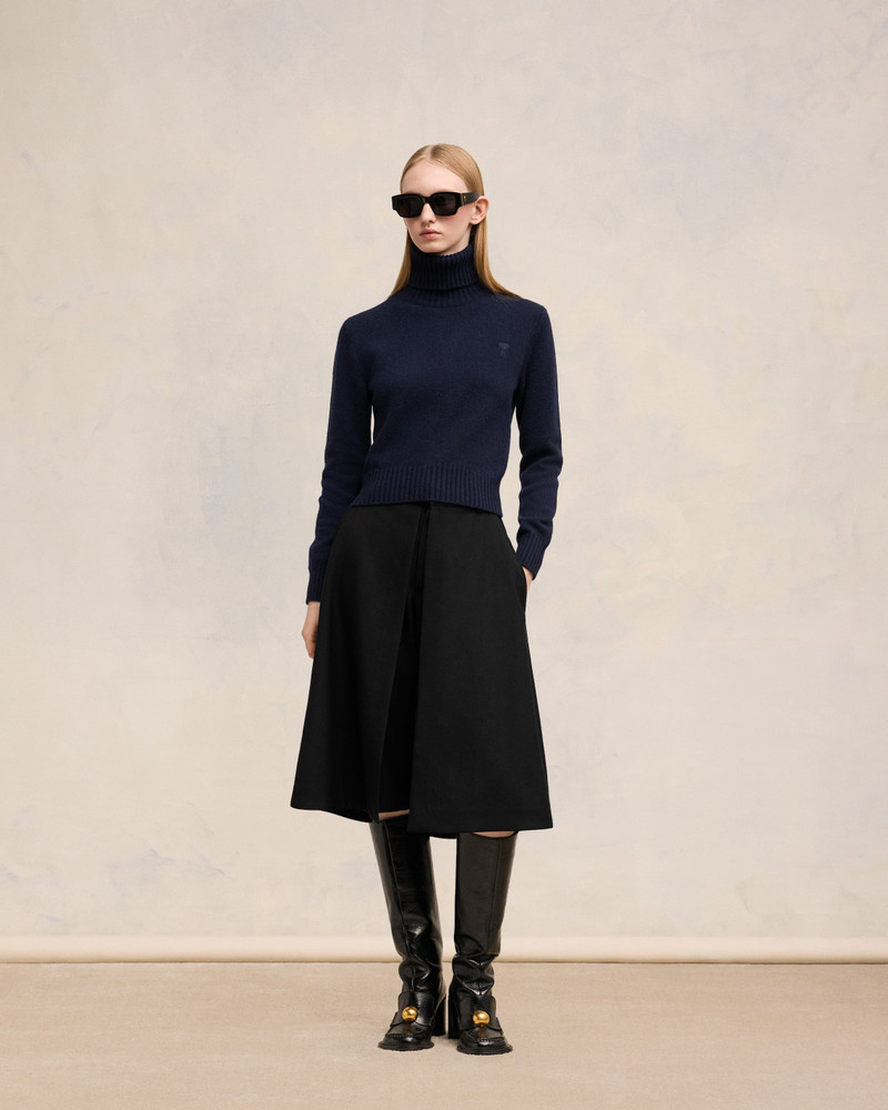 AMI Paris SHORT WITH PANNELS outlook