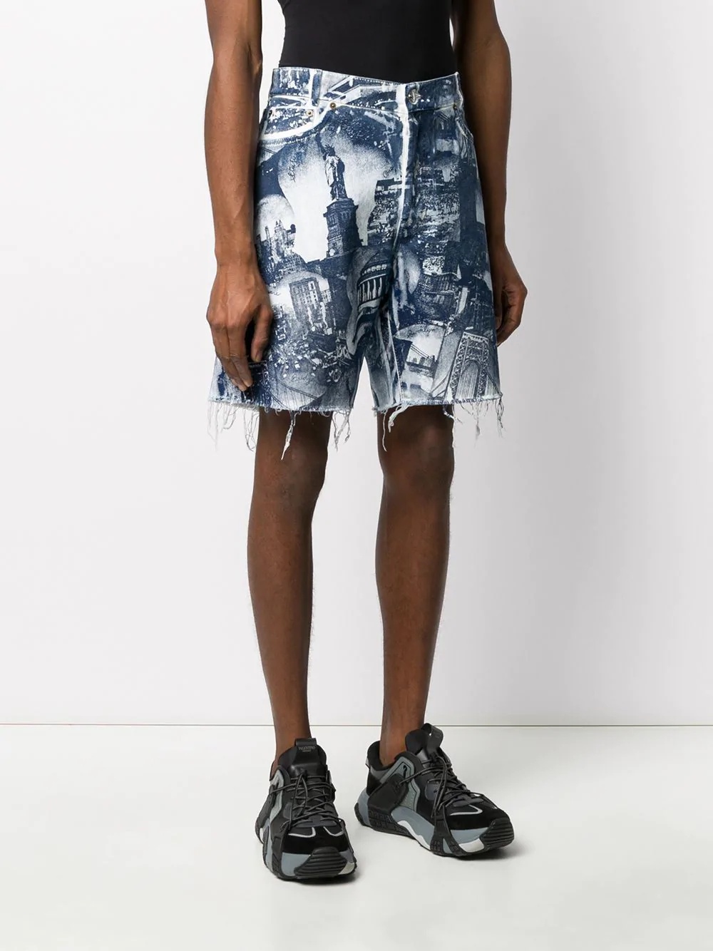 landmark-print denim shorts - 3