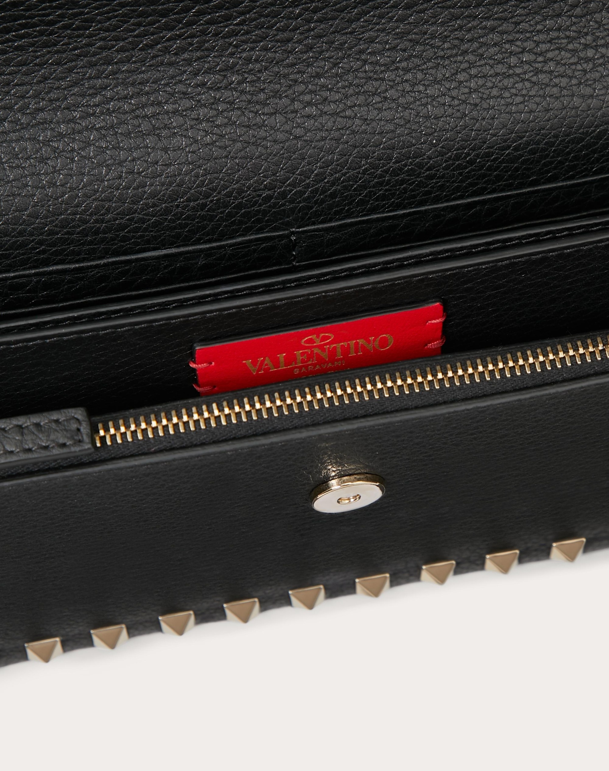 ROCKSTUD GRAINY CALFSKIN CHAIN POUCH - 6