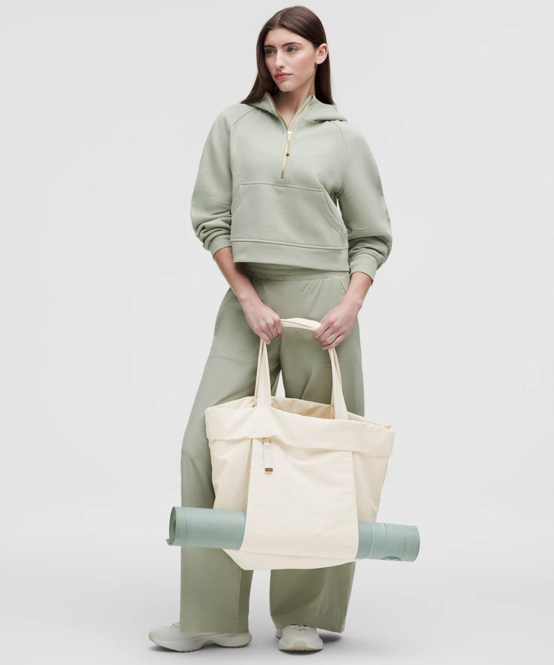 On My Level Carryall Tote Bag 27.5L 4