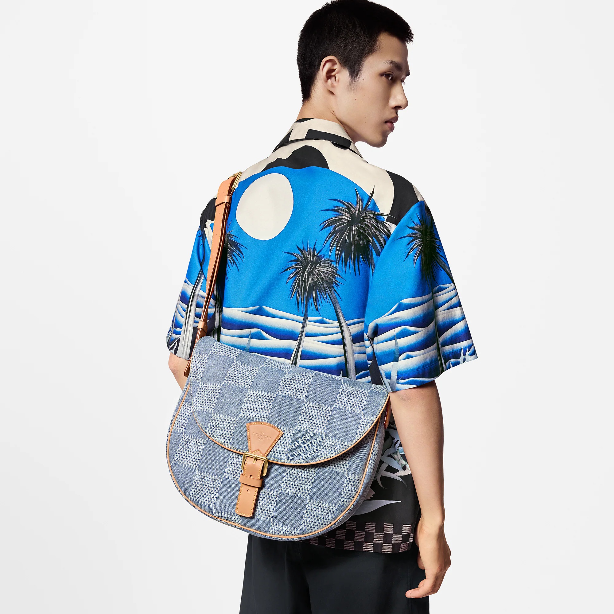 Louis Vuitton Montsouris Messenger MM | REVERSIBLE