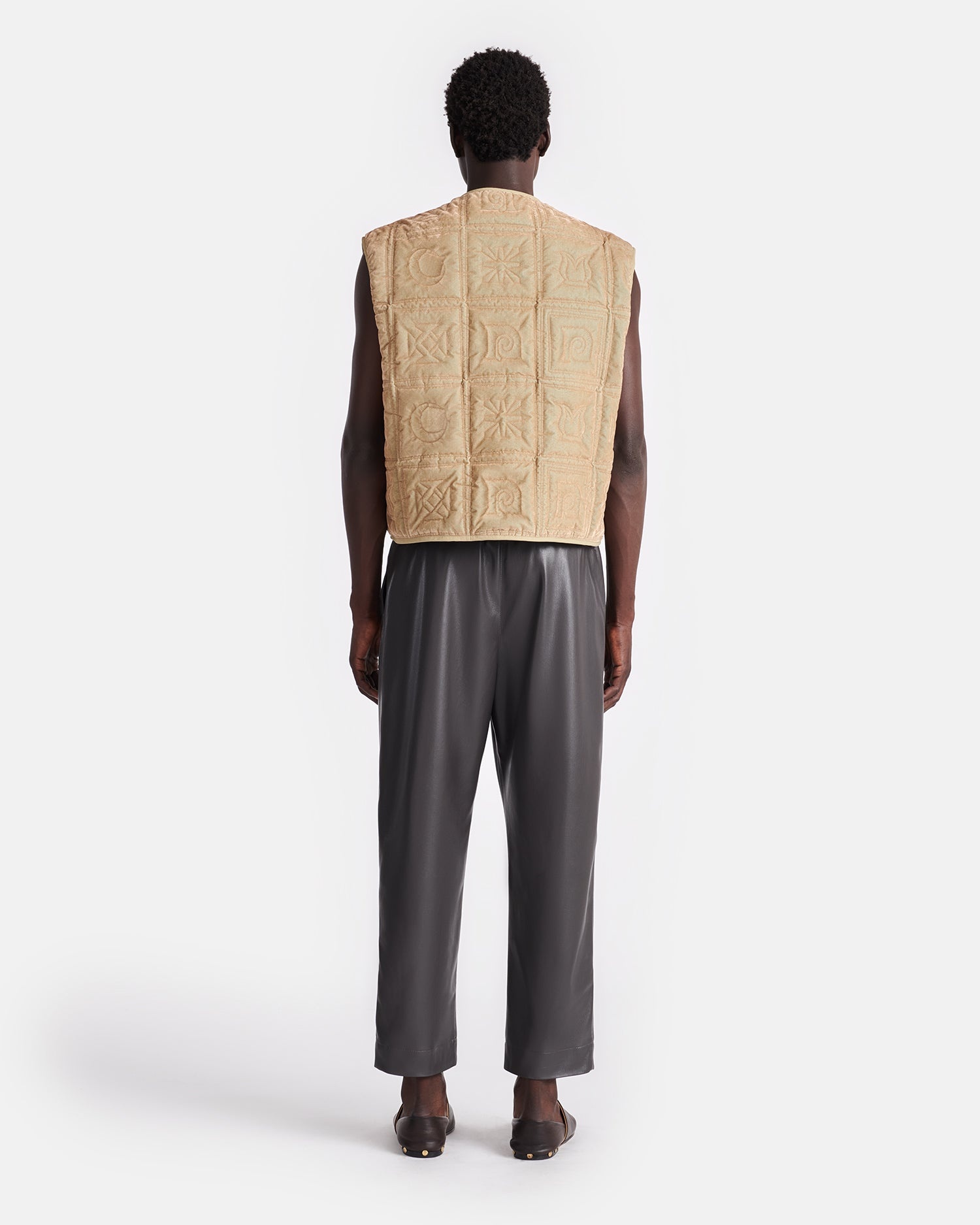 Quilted Tech-Velvet Gilet - 9