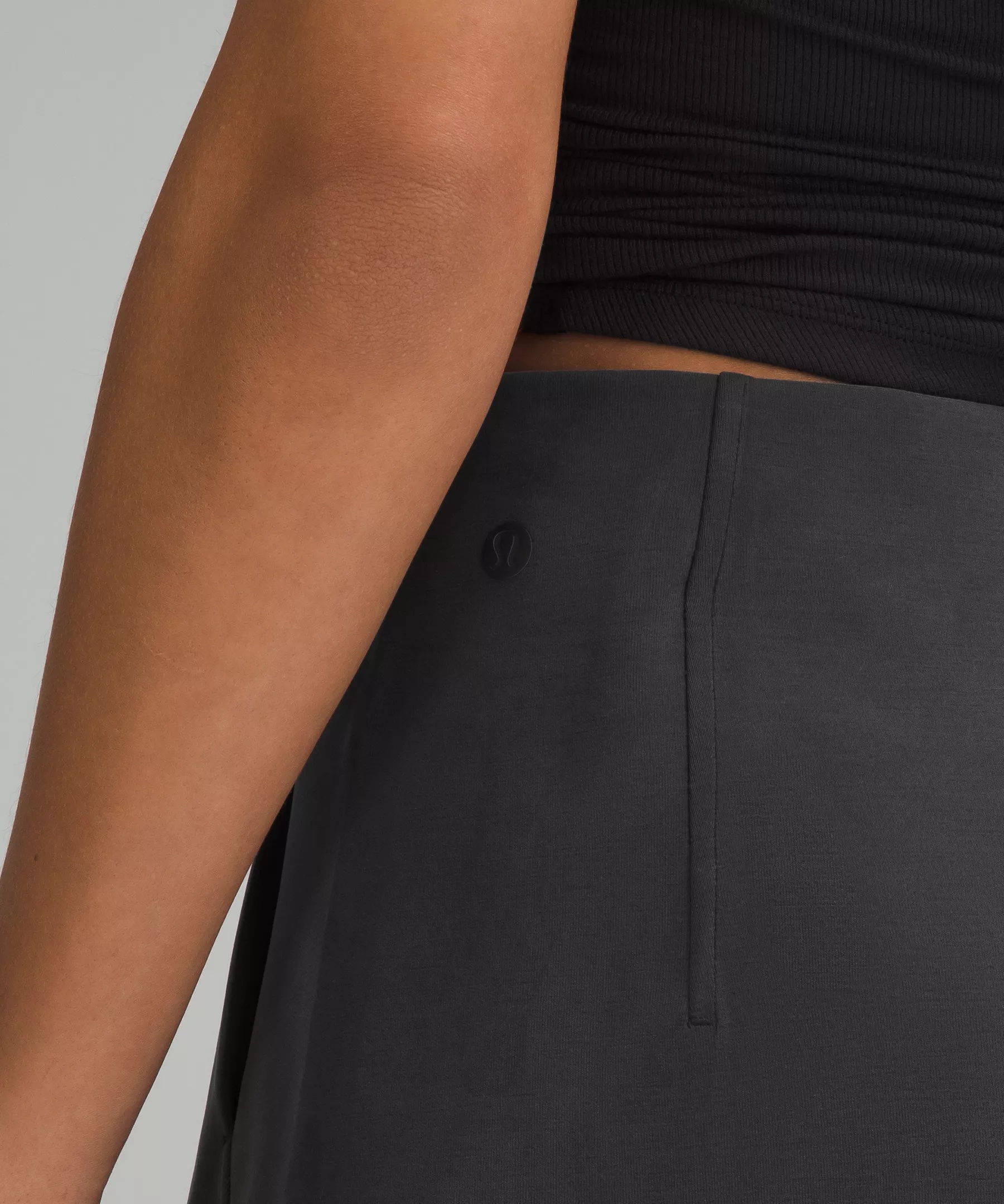 Softstreme Kick-Flare Mid-Rise Short 4" - 5