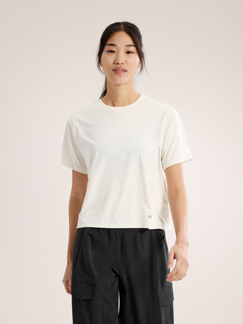 Taema Crop Logo T-Shirt 2