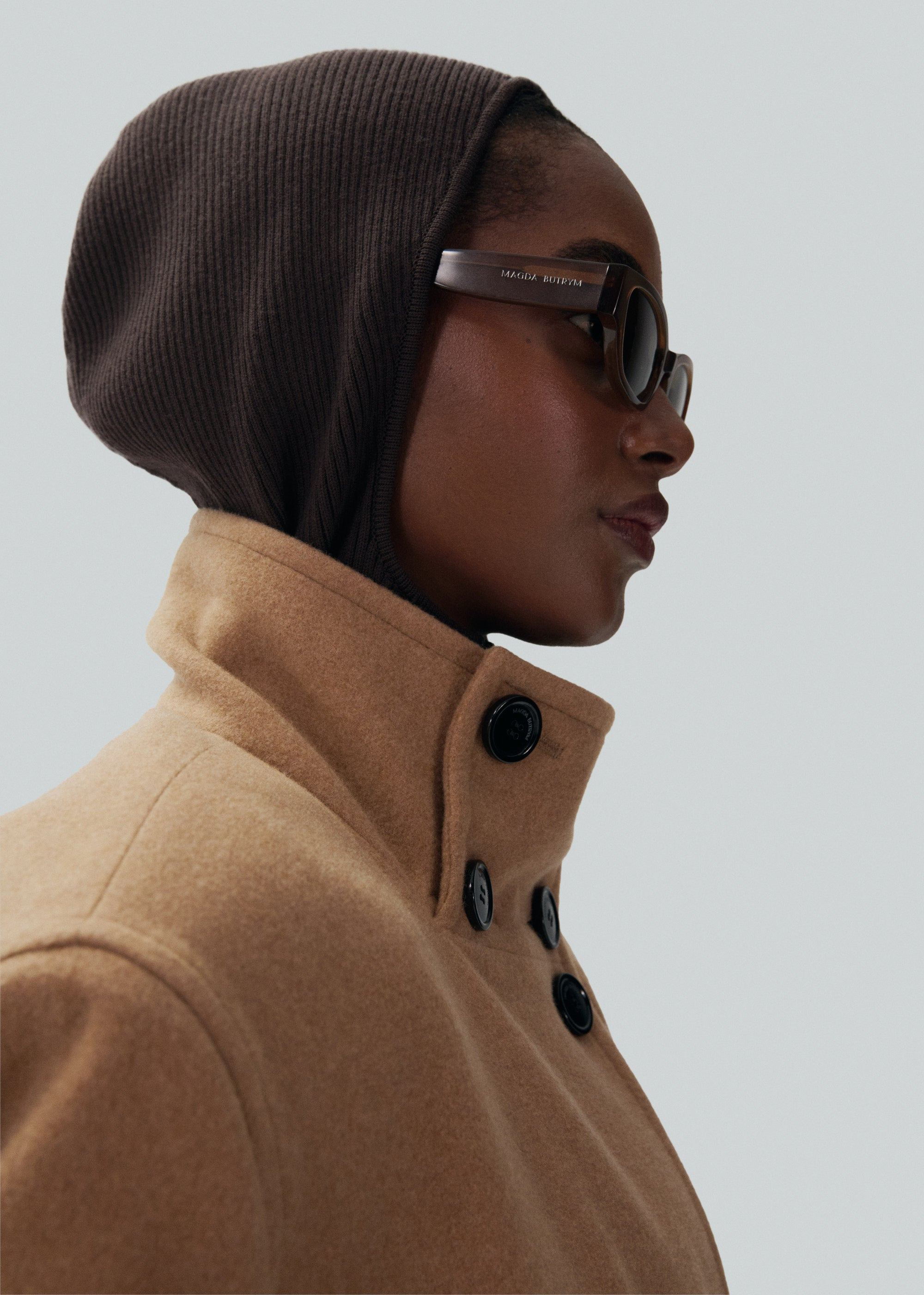 Oversized high collar cashmere coat in caramel - 4