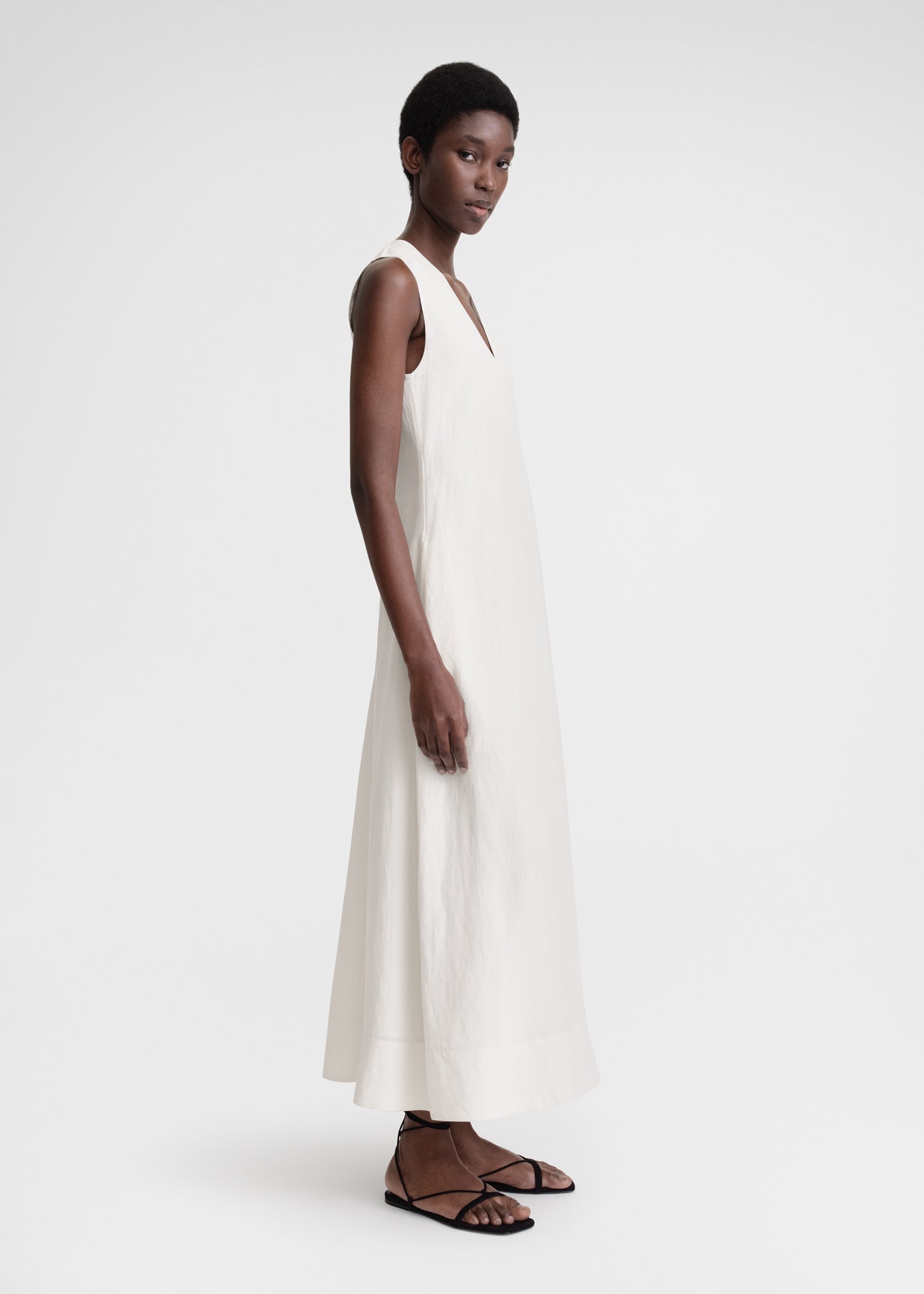 Fluid V-neck dress off white - 3