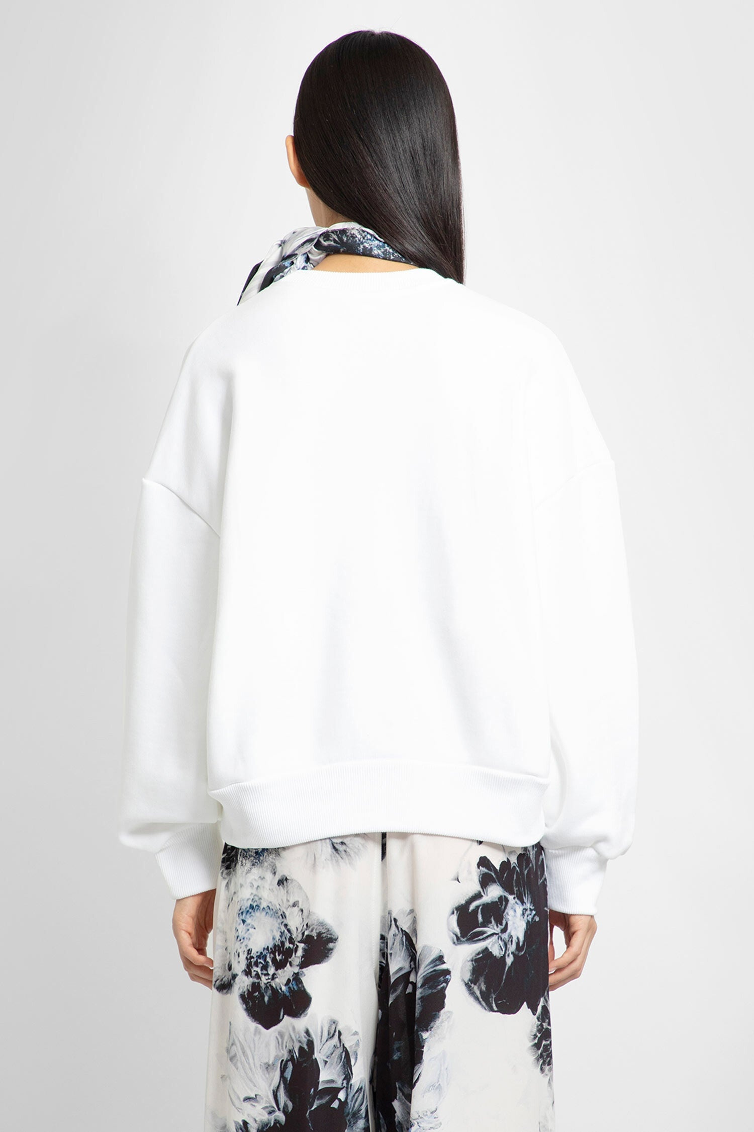 Flower-Graphic-Sweatshirt - 3