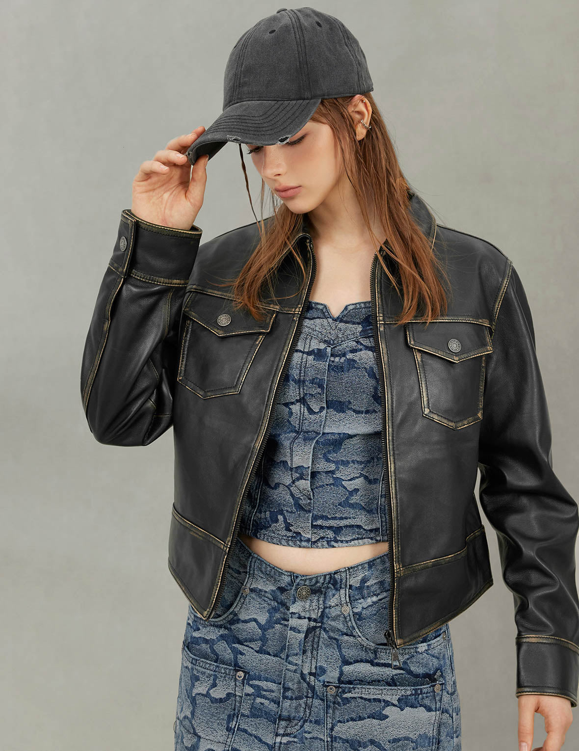 Logo Embossed Cropped Leather Jacket - 10