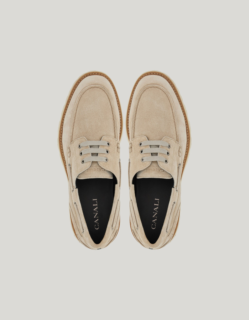 BEIGE SUEDE WALLABEES WITH LUG SOLE AND GUNMETAL RIVET 4