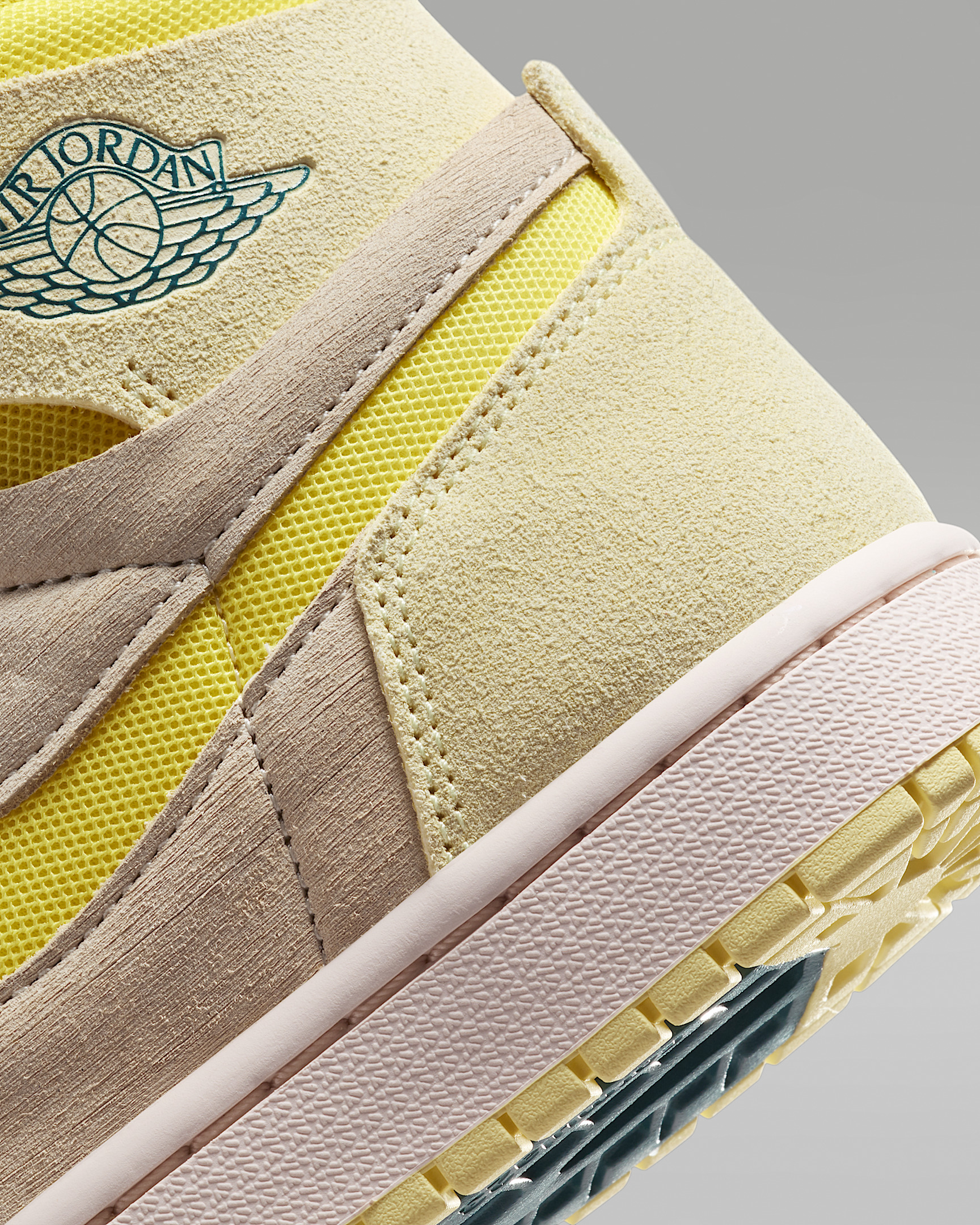 Air Jordan 1 Zoom CMFT 2 Women's Shoes - 8