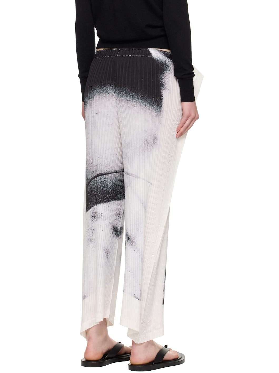 White & Black Shadow Study Pleats Trousers - 3