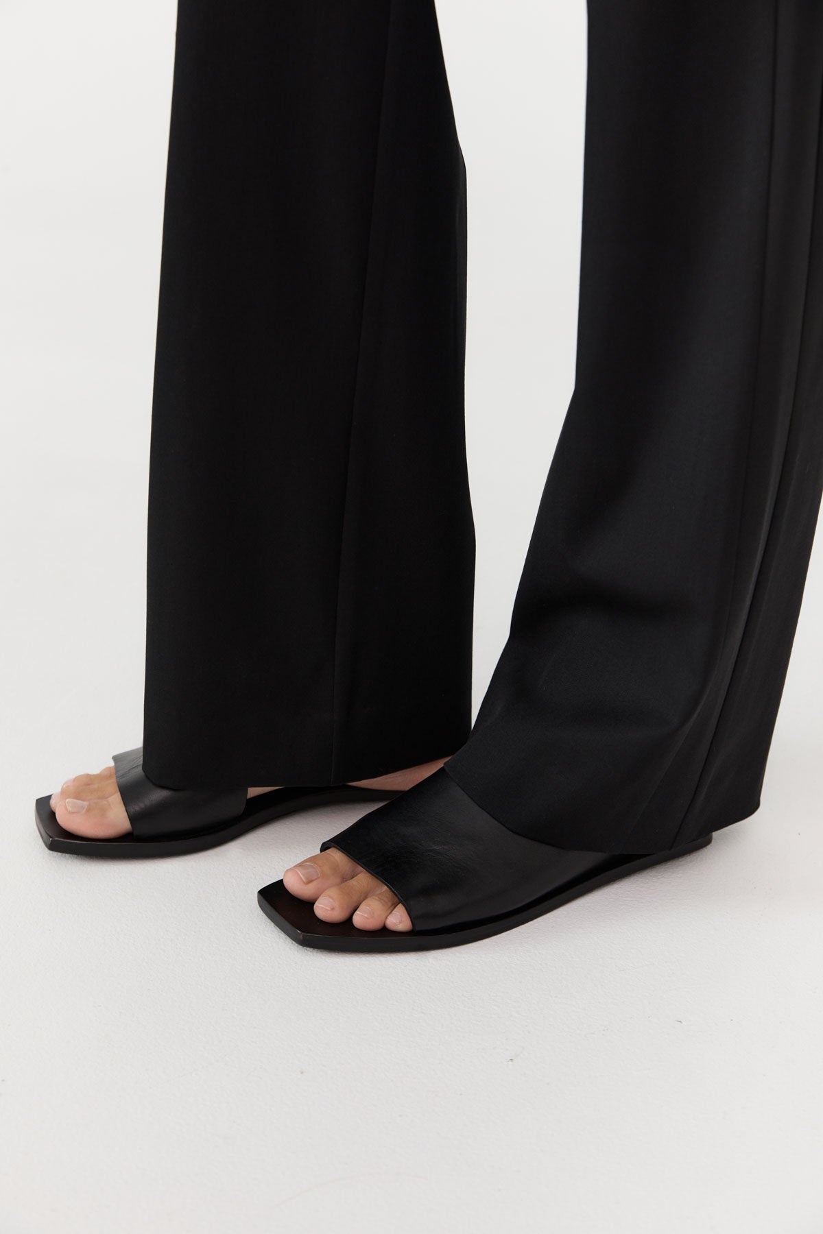 Asymmetric Slide - Black - 2