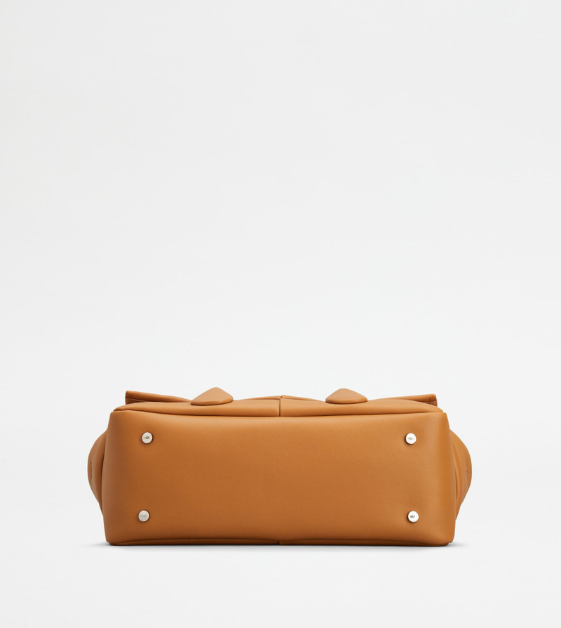 TOD'S DI BAG REVERSE EW FLAP IN LEATHER SMALL - BROWN 4