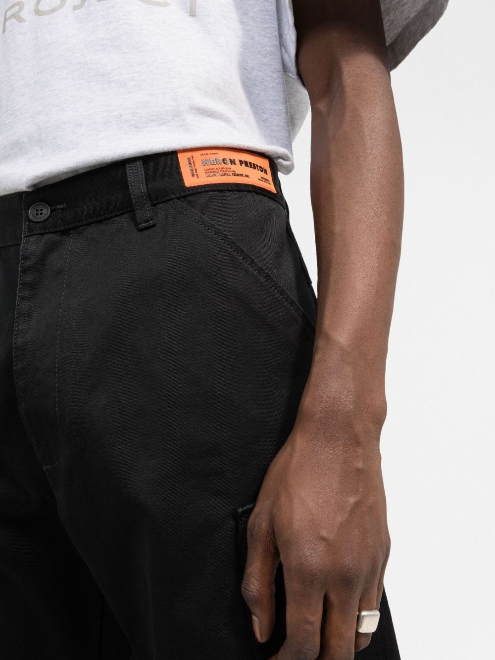 logo-tape detail cargo trousers - 5