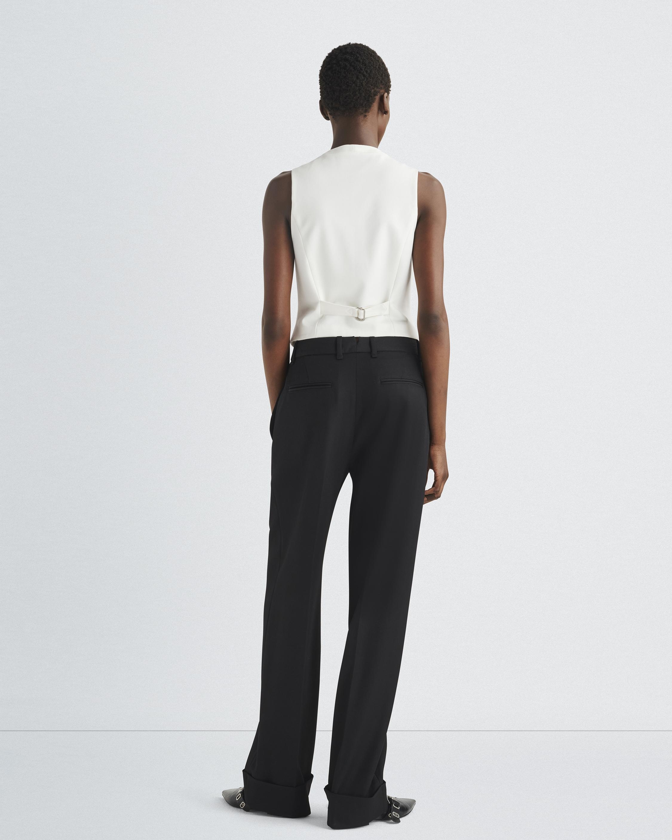 Priya Ponte Vest
Tailored Fit - 5