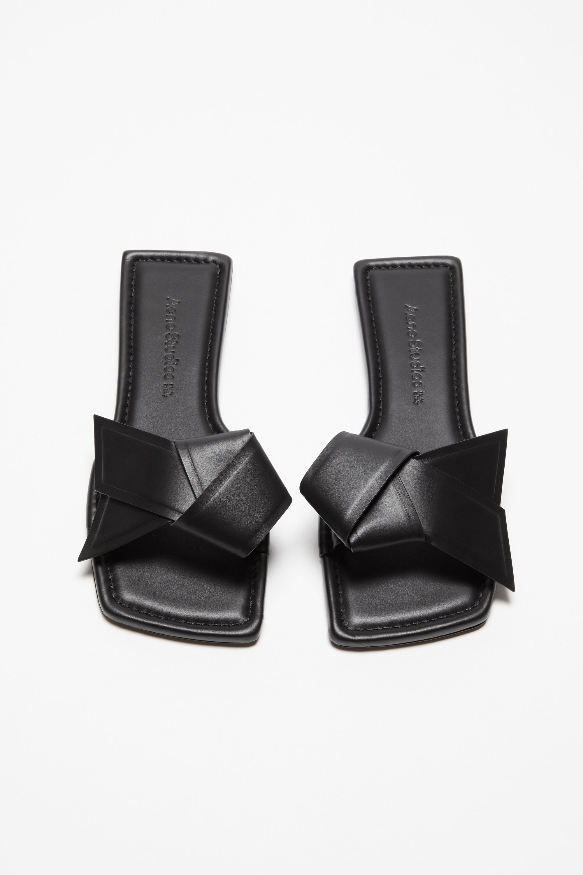 【送料&関税込】Acne Studios Musubi Black Sandals Acne Studios Musubi leather sandal - Black | REVERSIBLE
