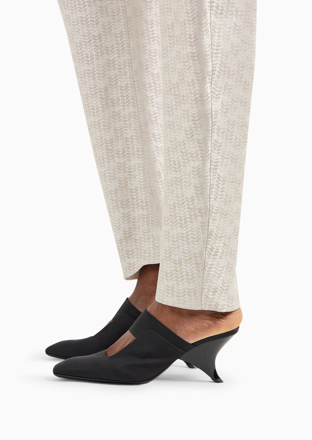 Oval-leg trousers in a chevron-motif viscose crêpe - 7