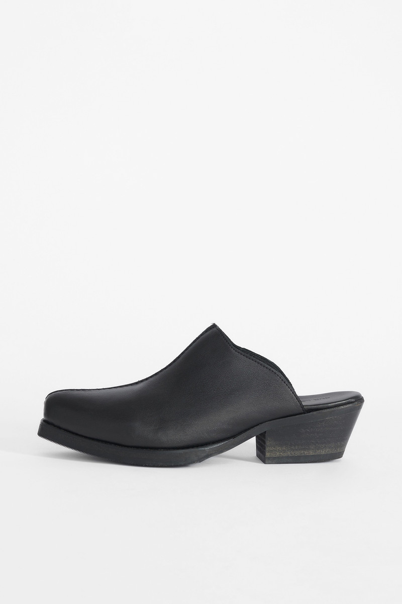 Mule Slip On Black 1