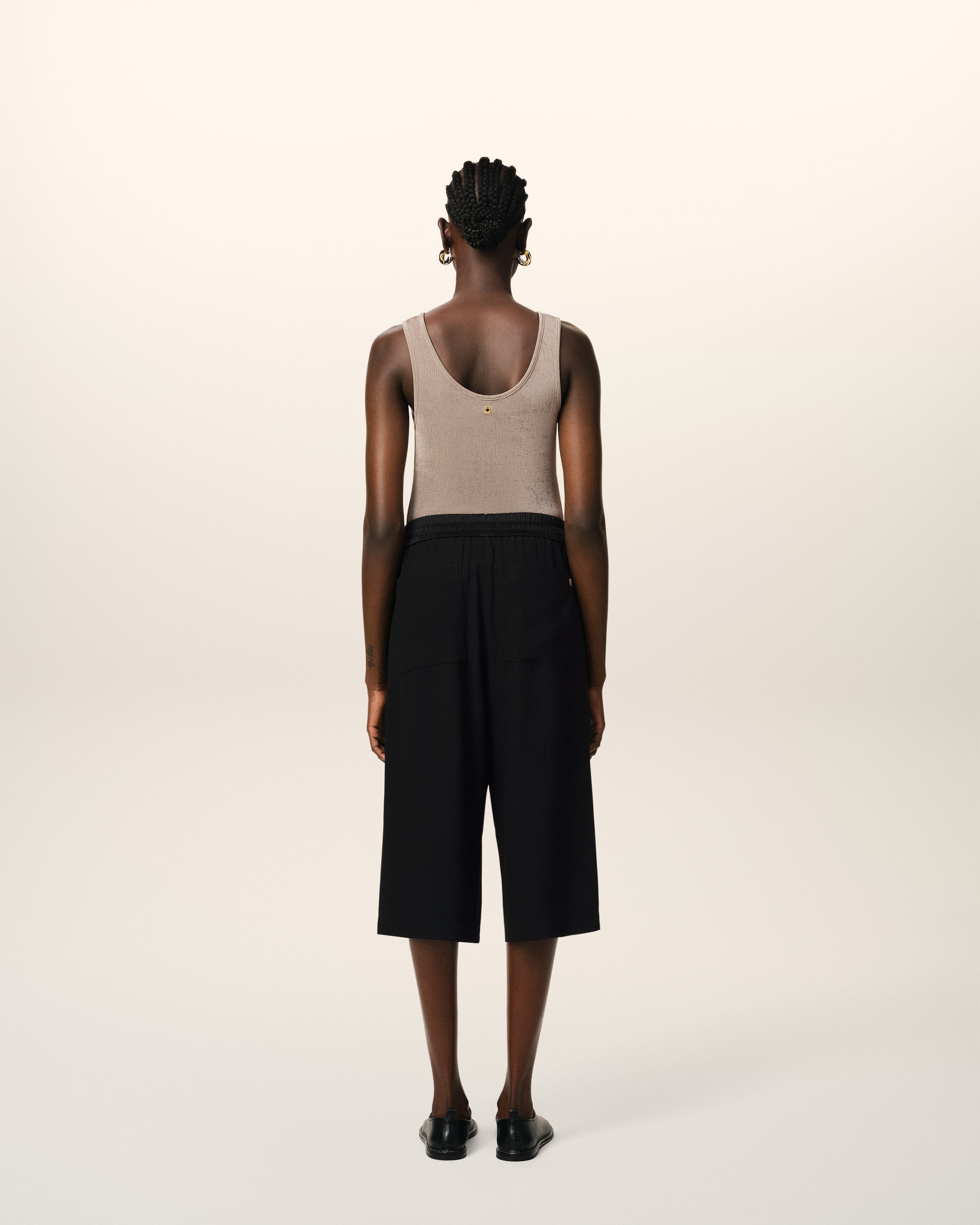 BLACK LARGE FIT ELASTICATED SHORT - 3