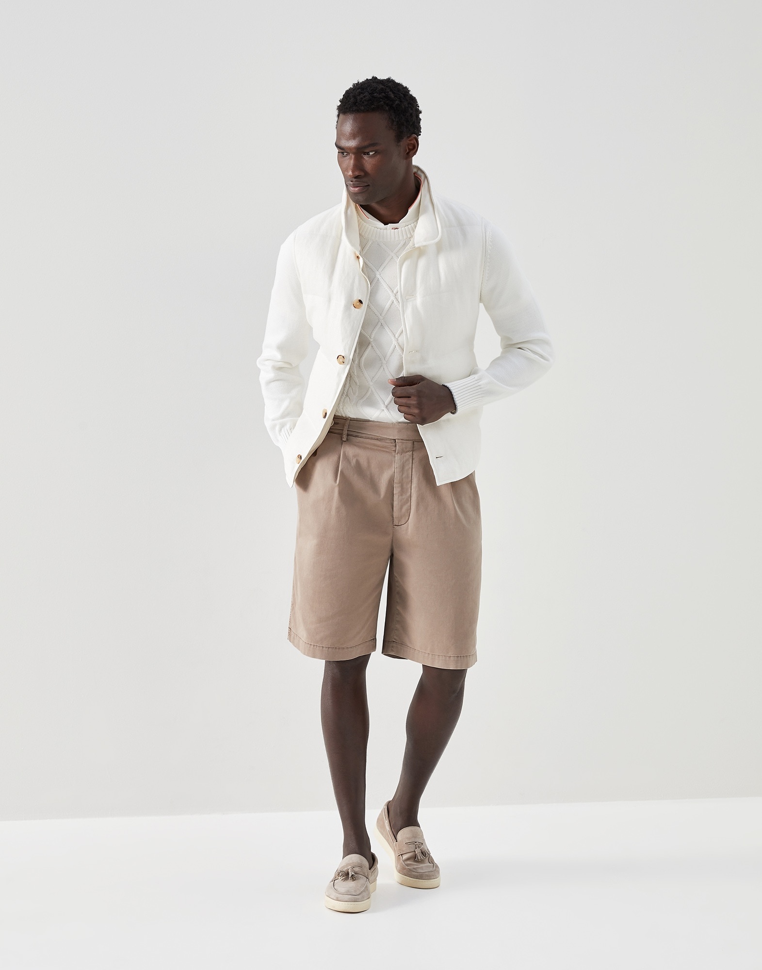Garment-dyed leisure fit Bermuda shorts in American Pima cotton comfort gabardine with double pleats - 4