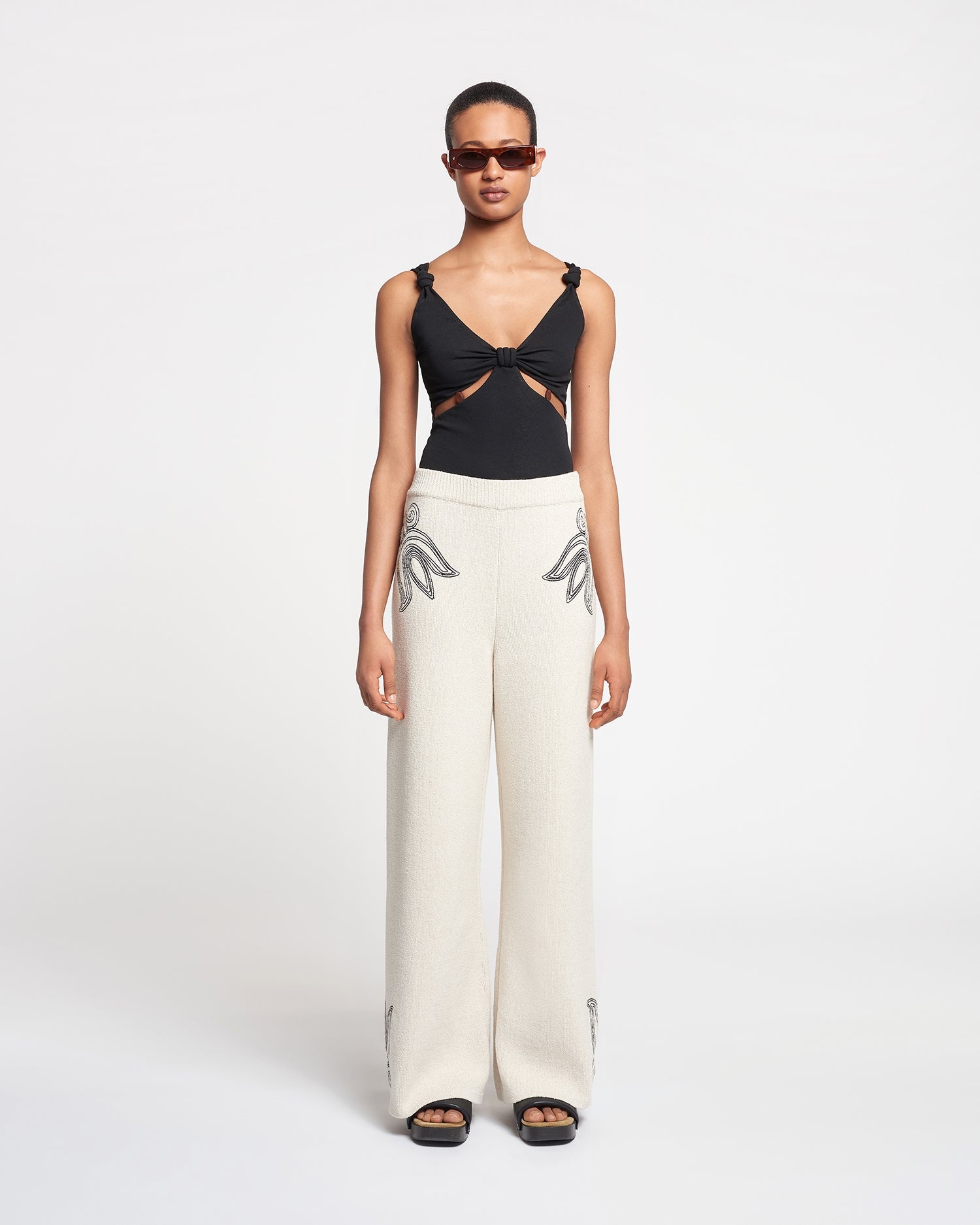 Embroidered Textured-Linen Pants - 4