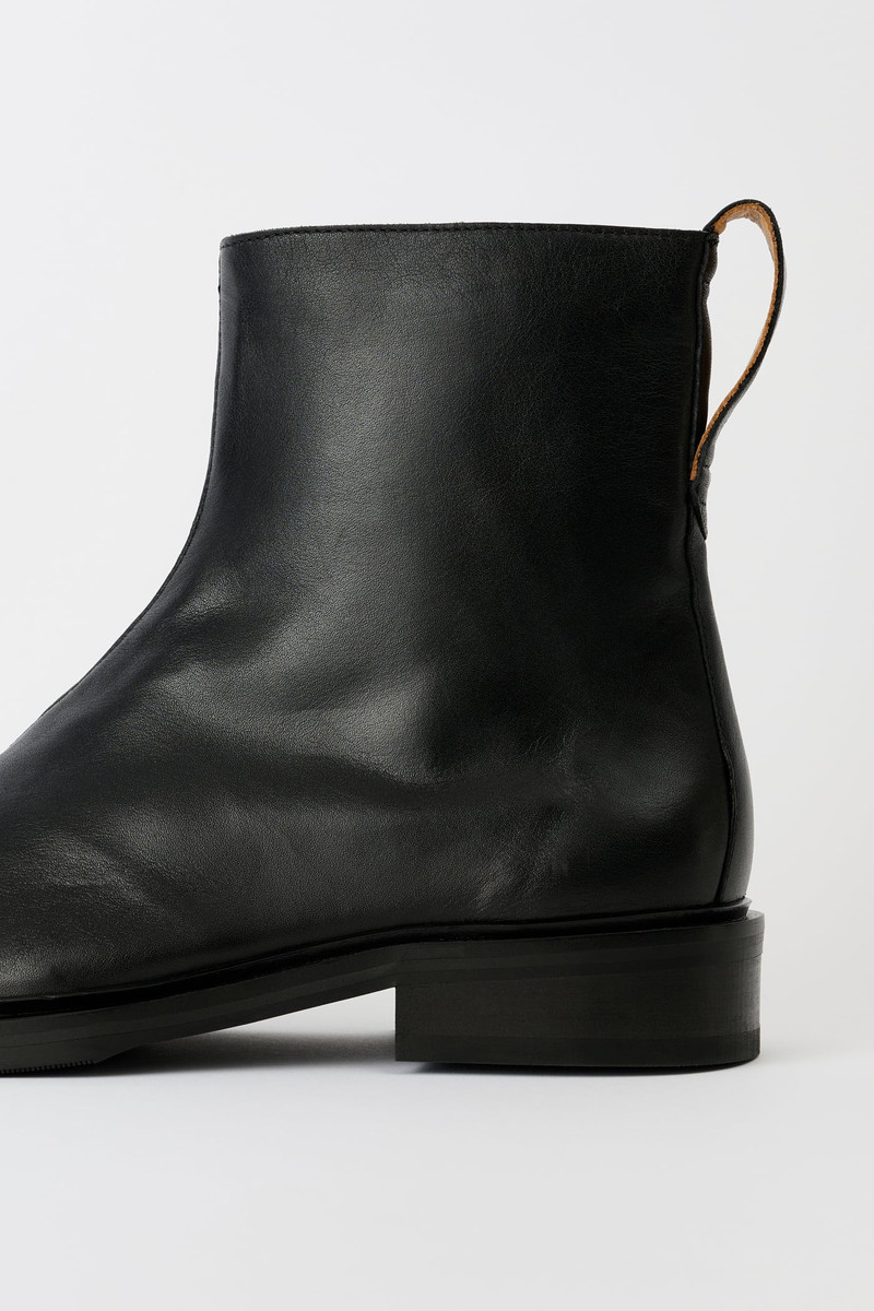 Daimono Boot Malleable Black Bull Hide 3