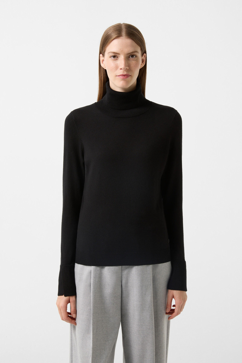 Vinny Turtleneck pullover in Black 2