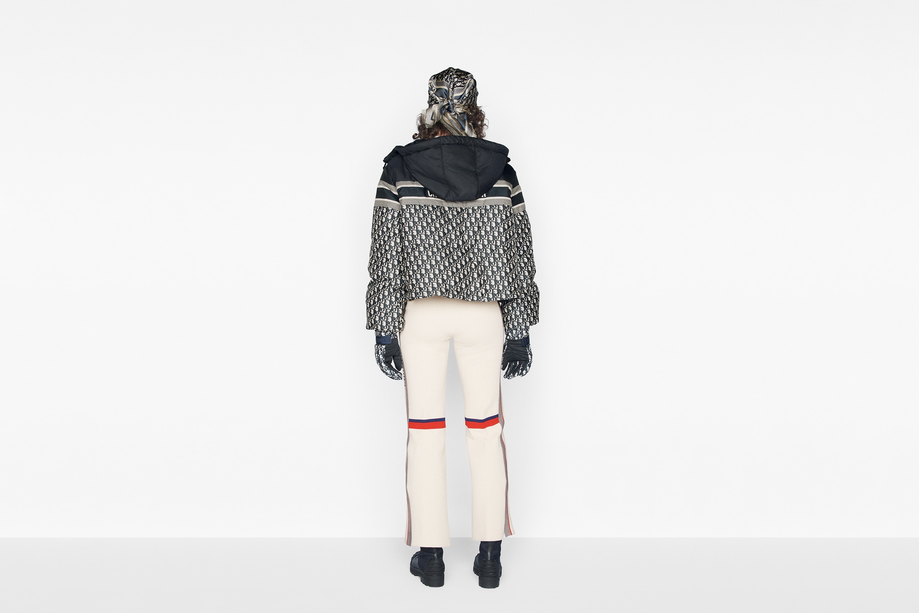 ダウンジャケット・コート Dior | ESSENTIALS REVERSIBLE CROPPED DOWN JACKET Christian Dior Blue/Oblique Reversible Cropped Puffer Jacket