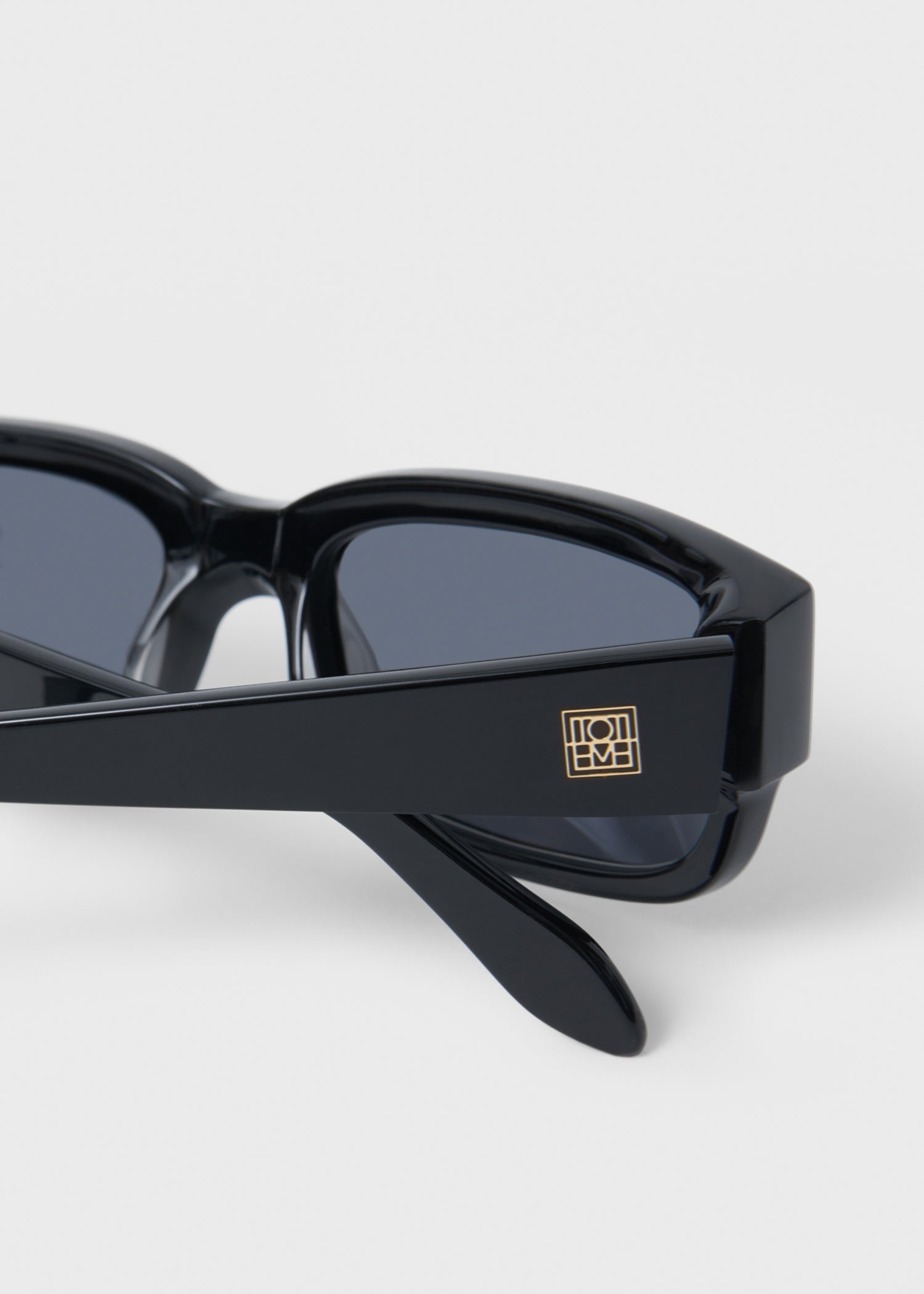 Totême The Regulars sunglasses black | REVERSIBLE
