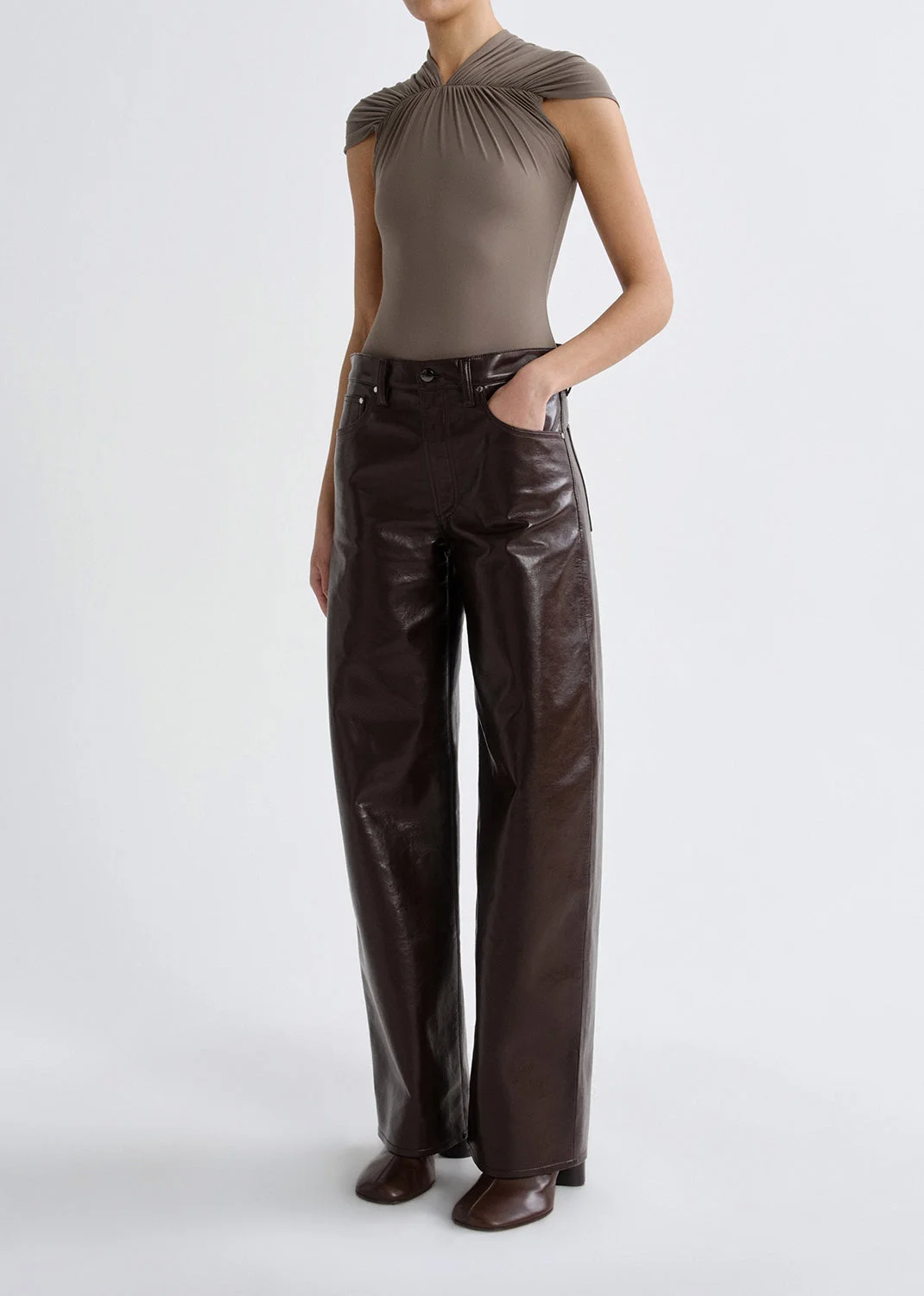 ARC JEAN 32" (RECYCLED LEATHER) IN MADERA - 1