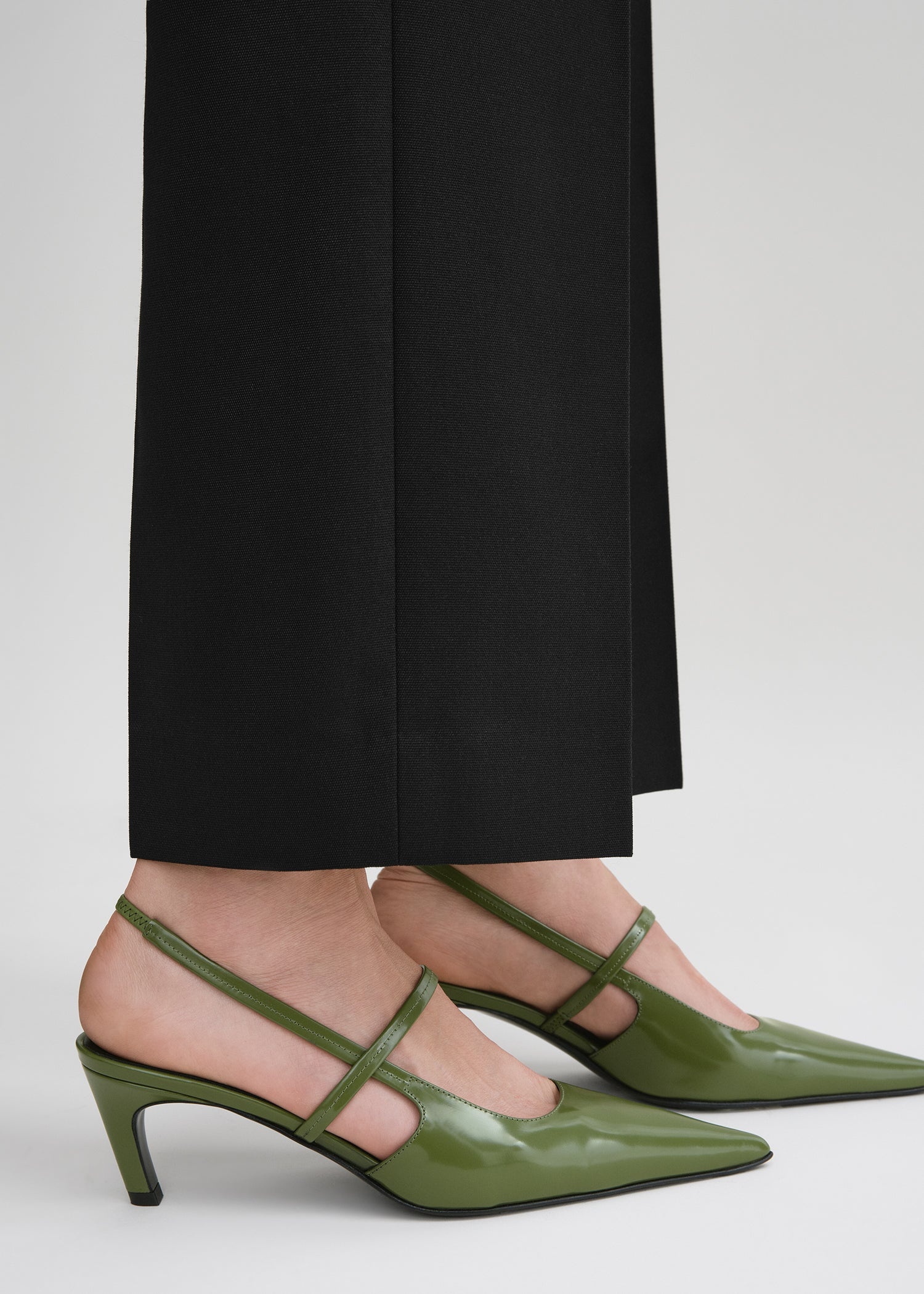 The Sharp Slingback laurel - 3