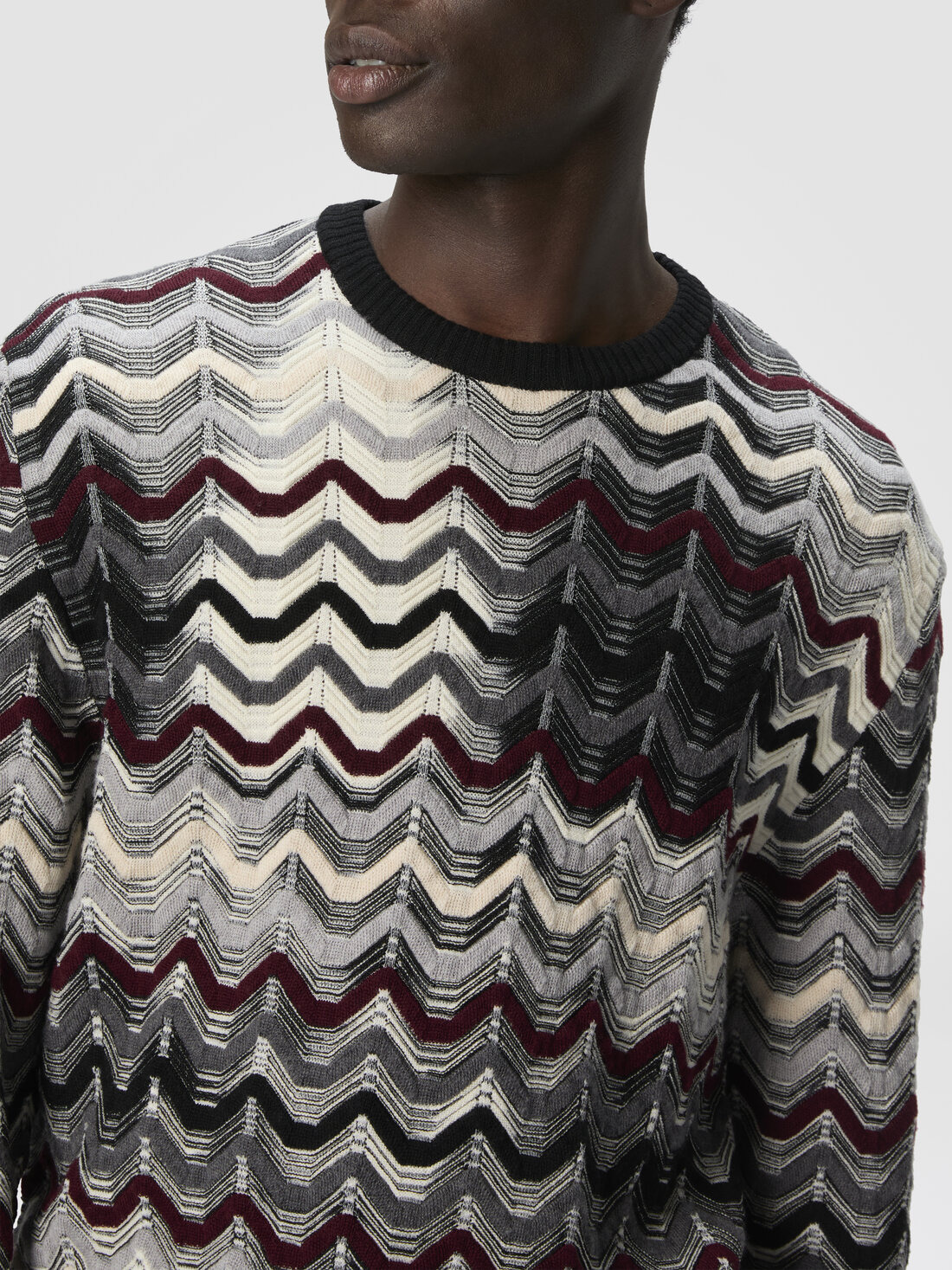Crew Neck Sweater with Geometric Zigzag Pattern - 5