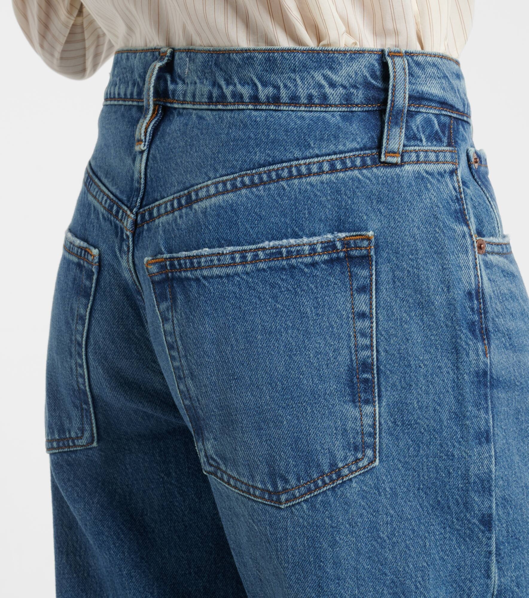 Low-rise barrel-leg jeans - 6