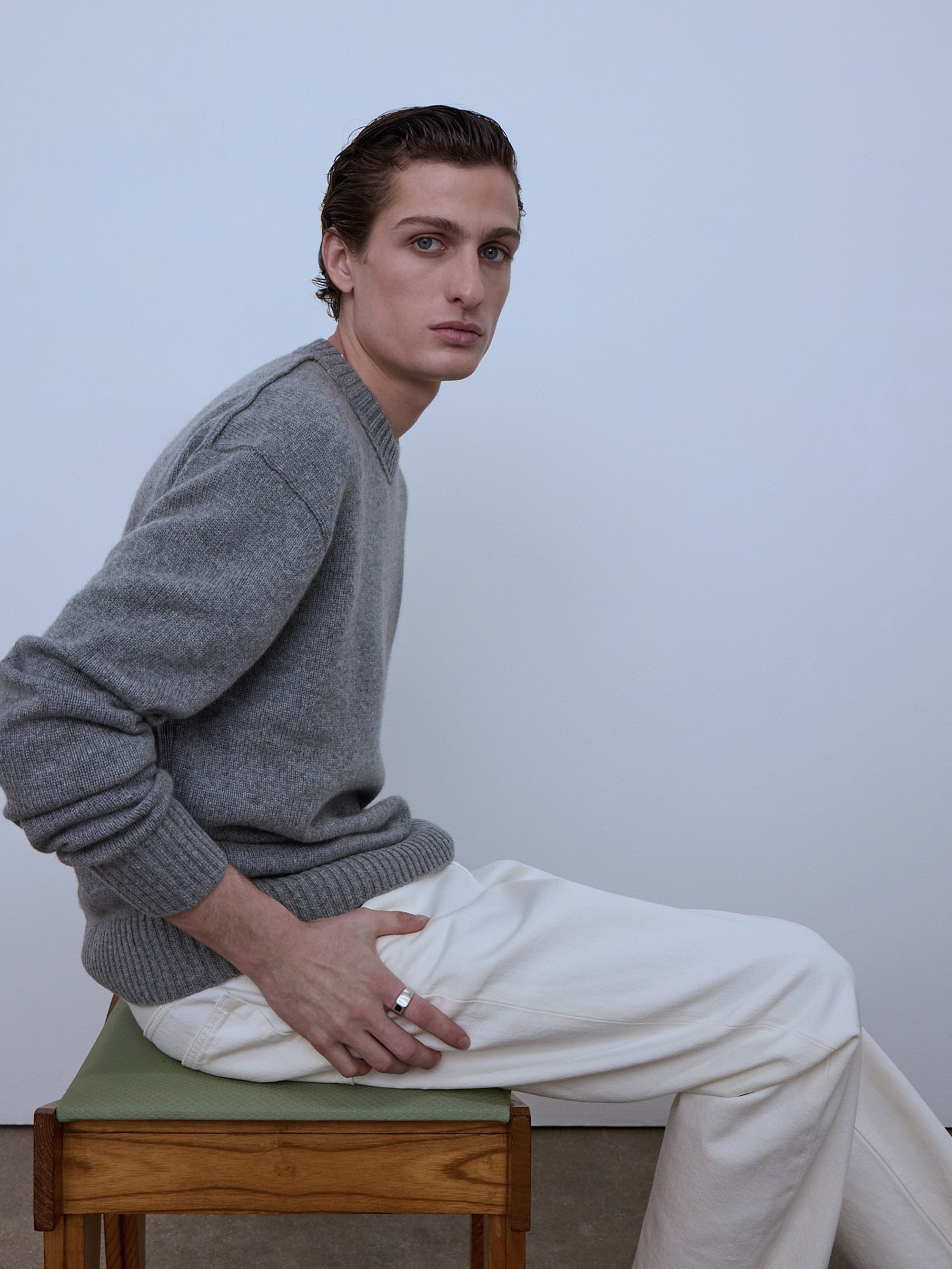 Cashmere Crewneck Sweater in Gris - 6