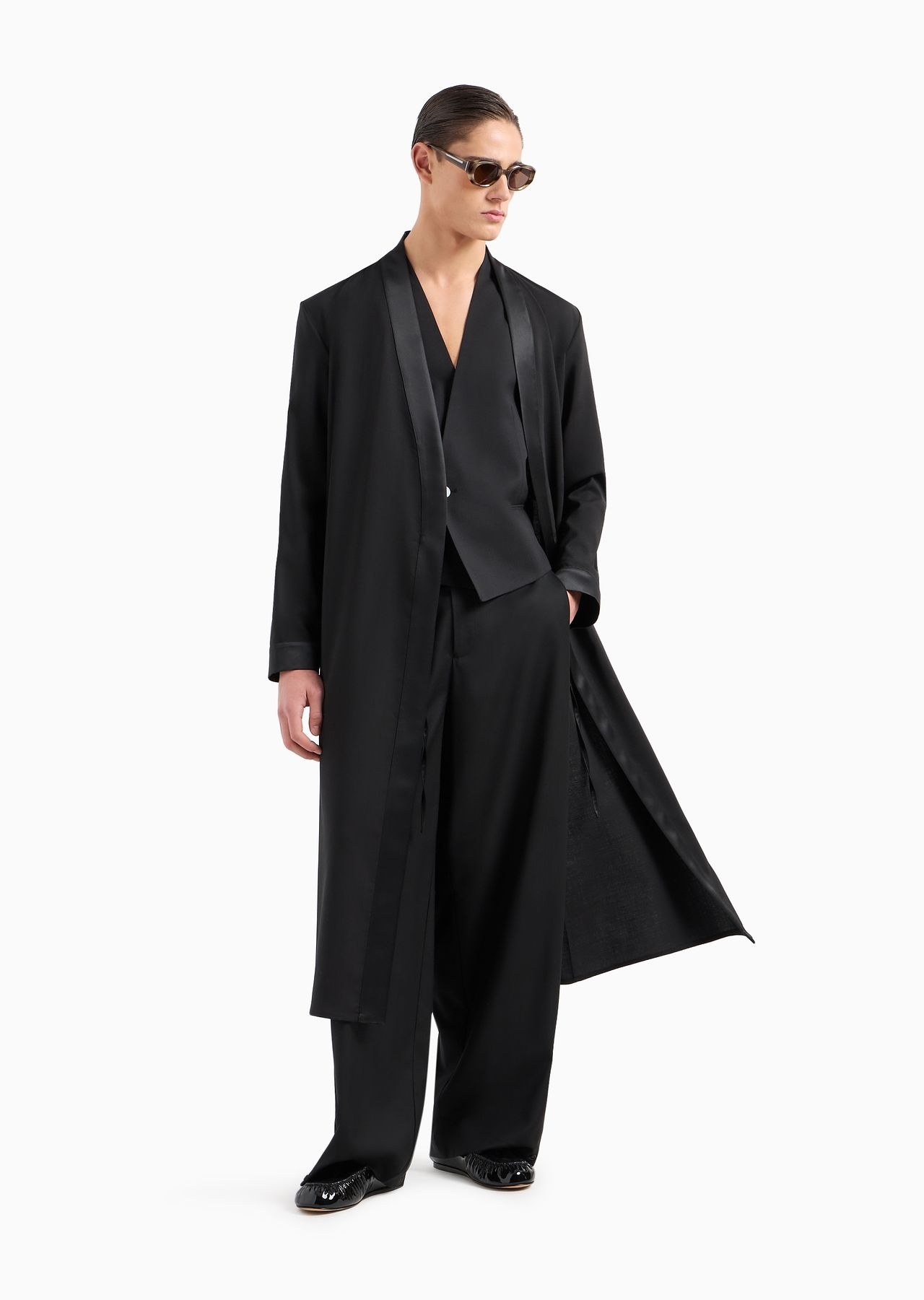 Crisp-feel tropical virgin light wool overcoat with robe fastening - 4