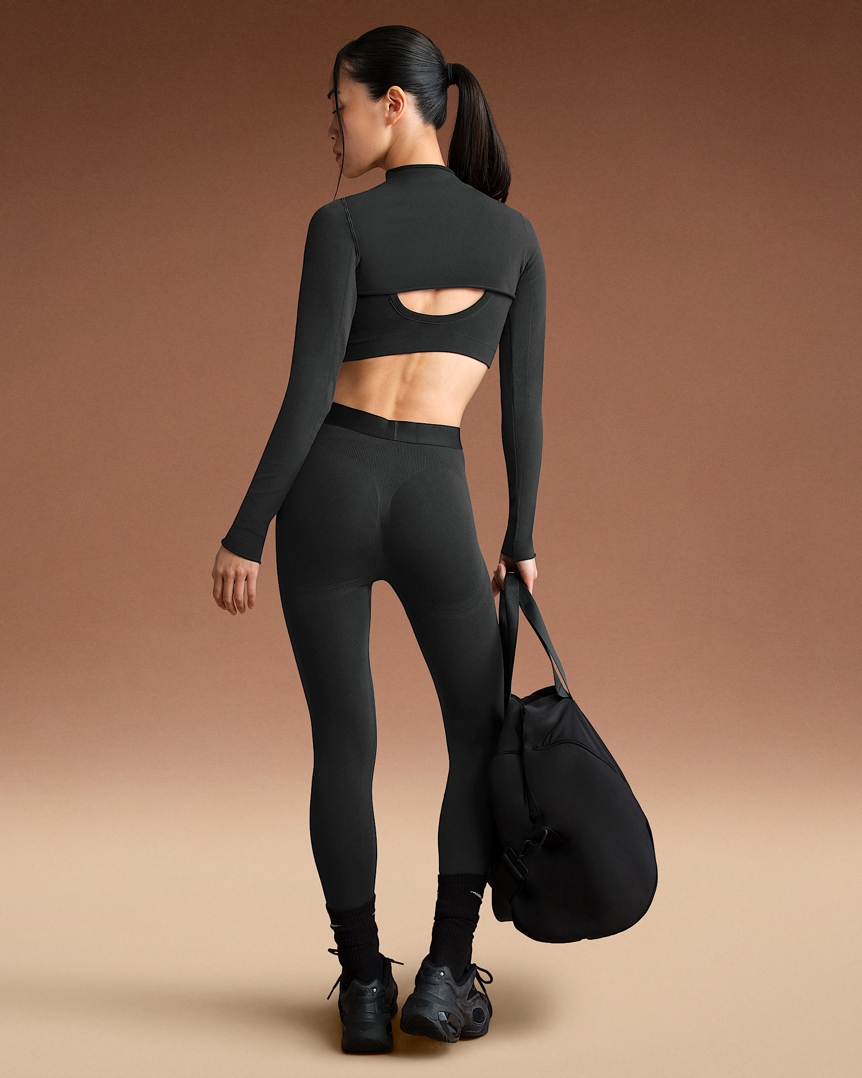 NikeSKIMS Vintage Seamless Women's Long-Sleeve Shrug - 5