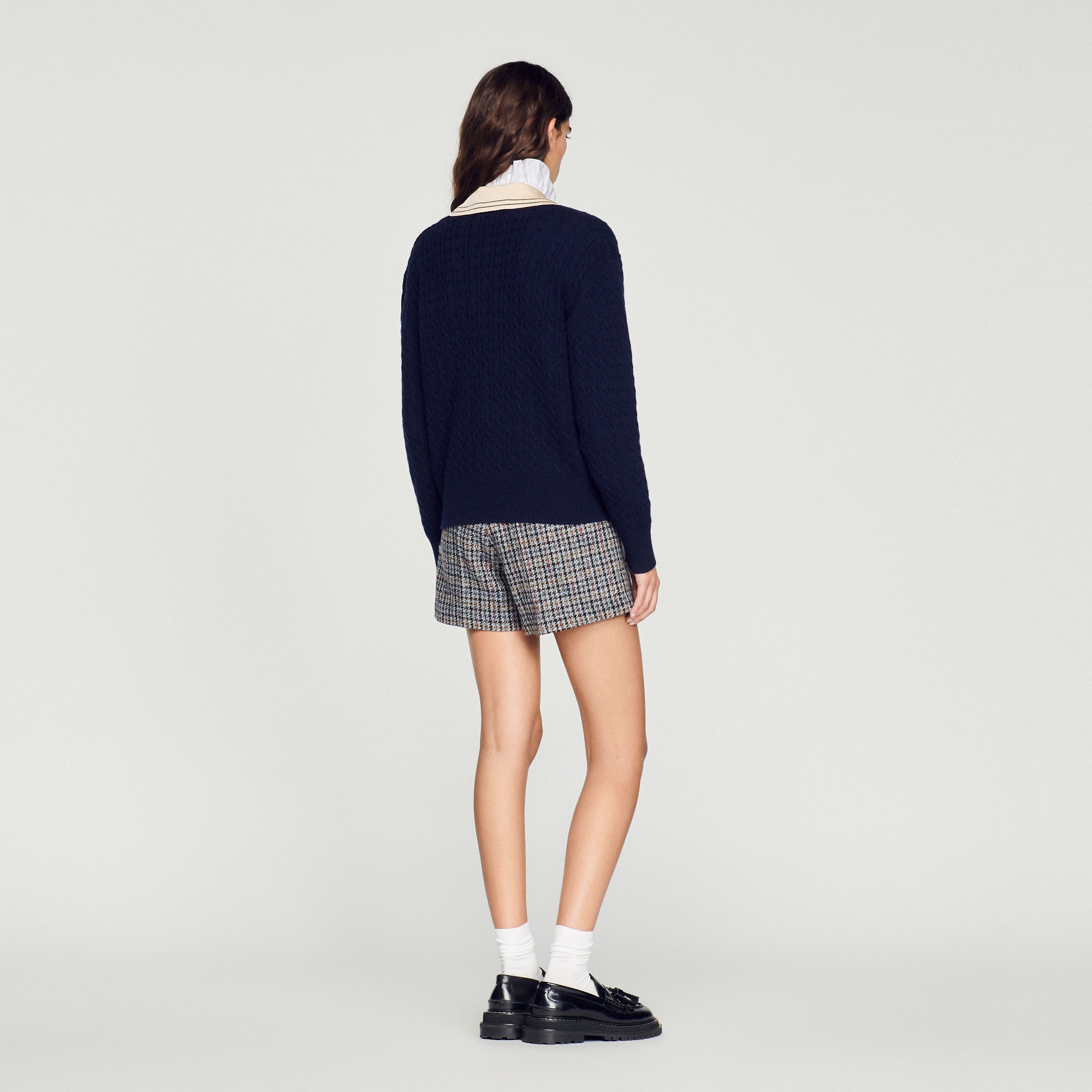 Cable knit sweater with low neckline - 5
