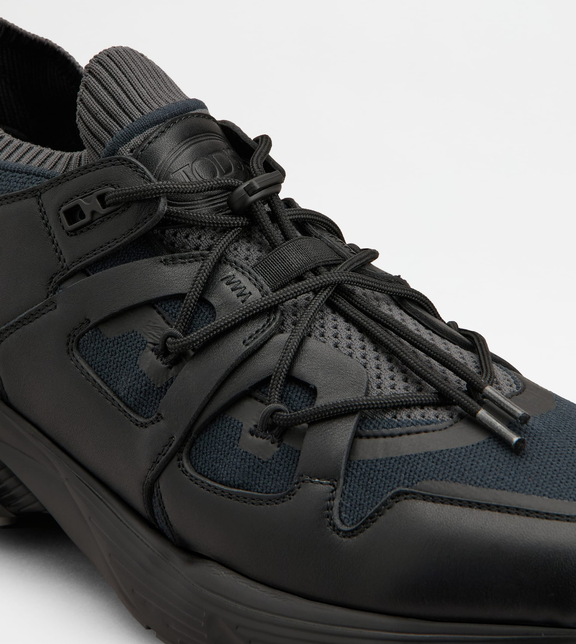 SNEAKERS IN LEATHER AND TECHNICAL FABRIC - BLACK - 5