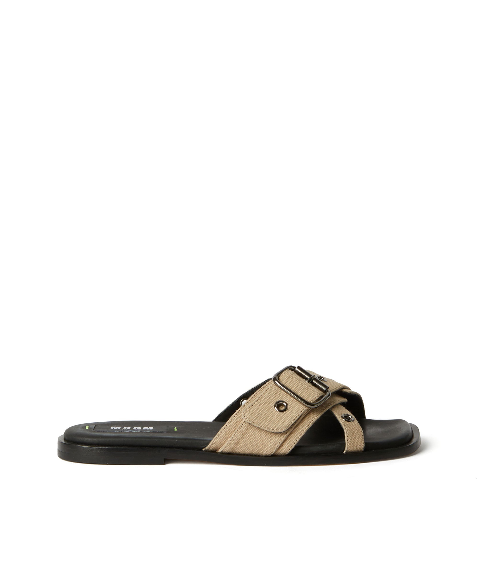 Flat sandal with buckle and eyelets - 3