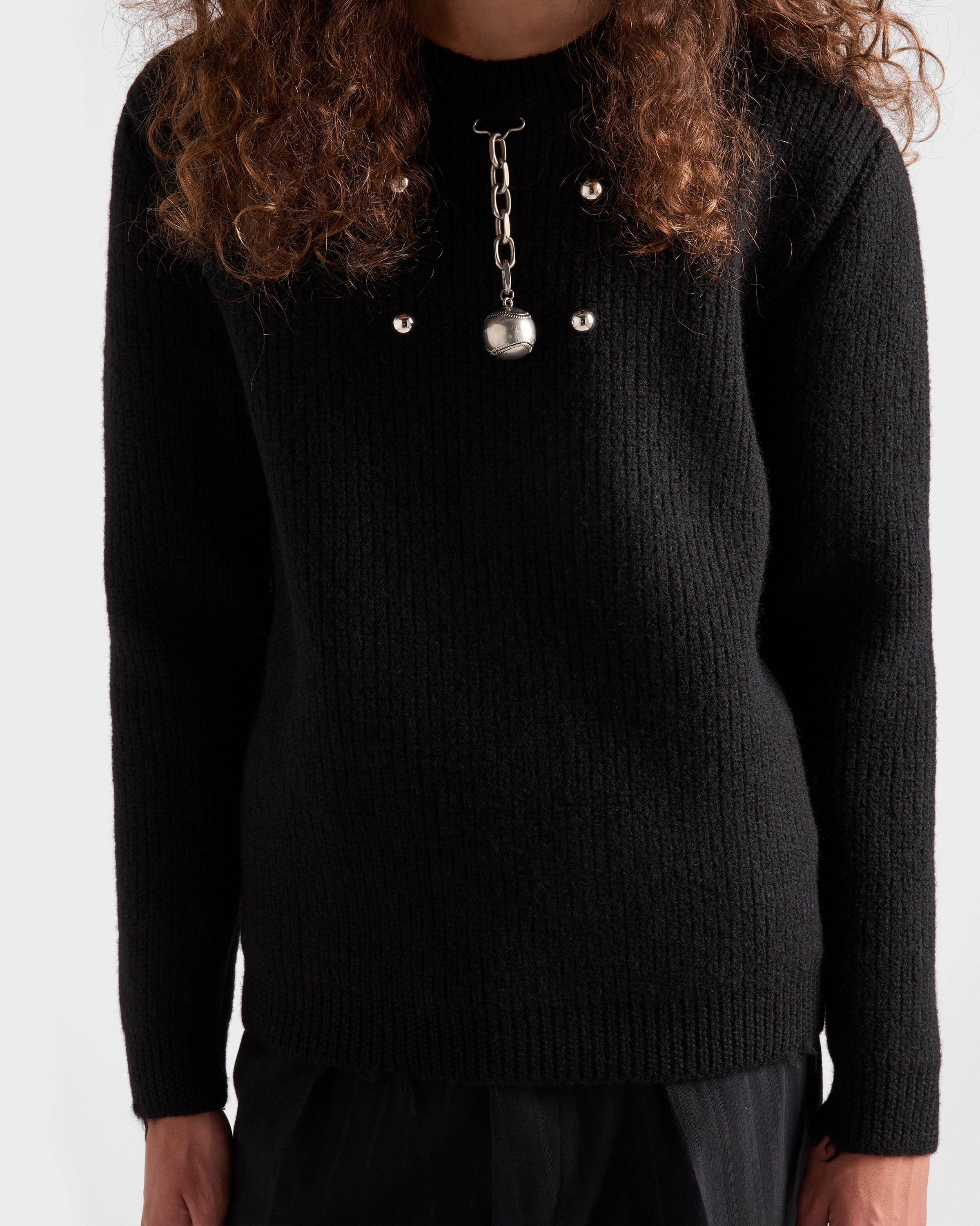 Wool crew-neck sweater with pendant - 4