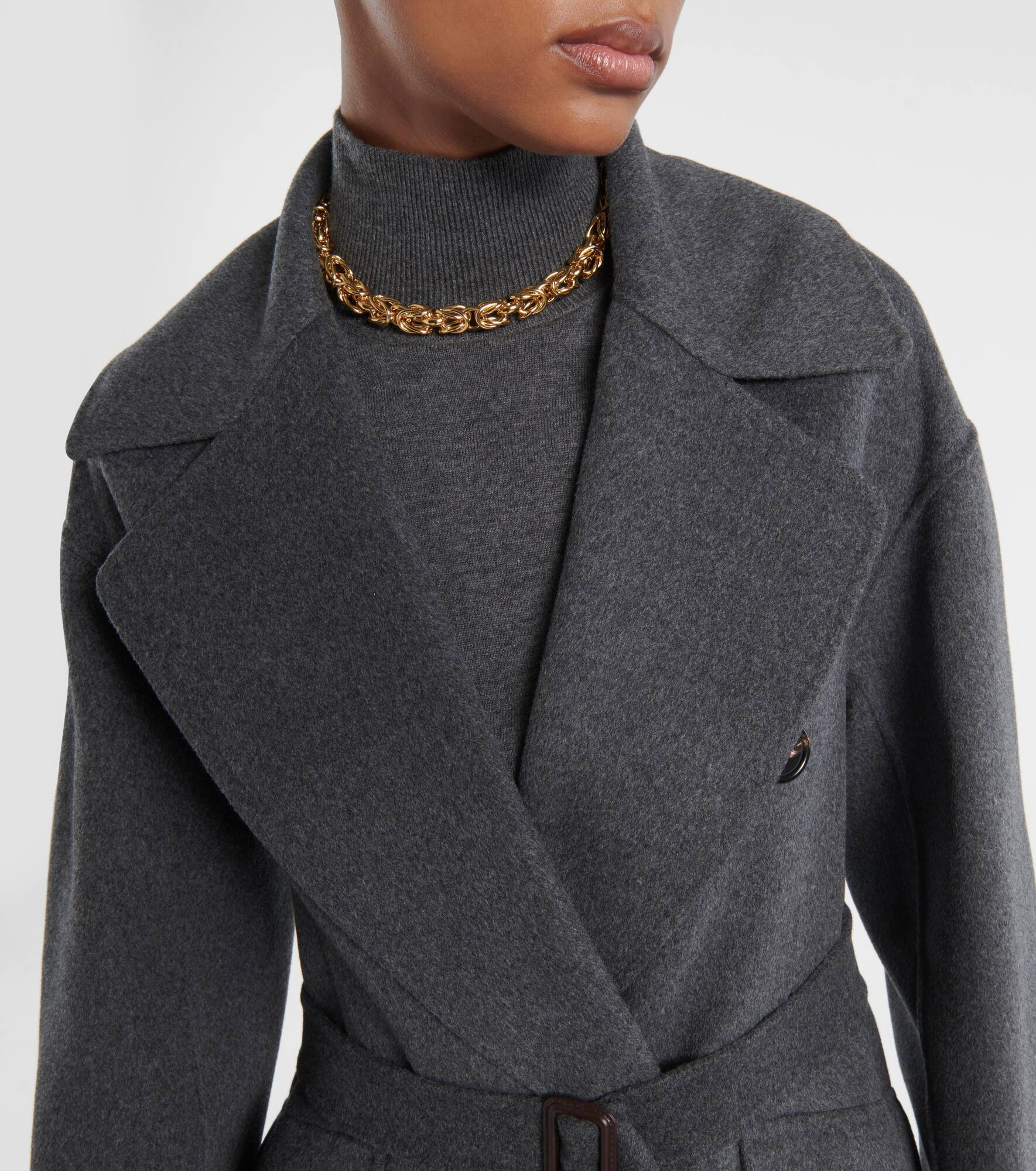 Belted virgin wool coat - 4