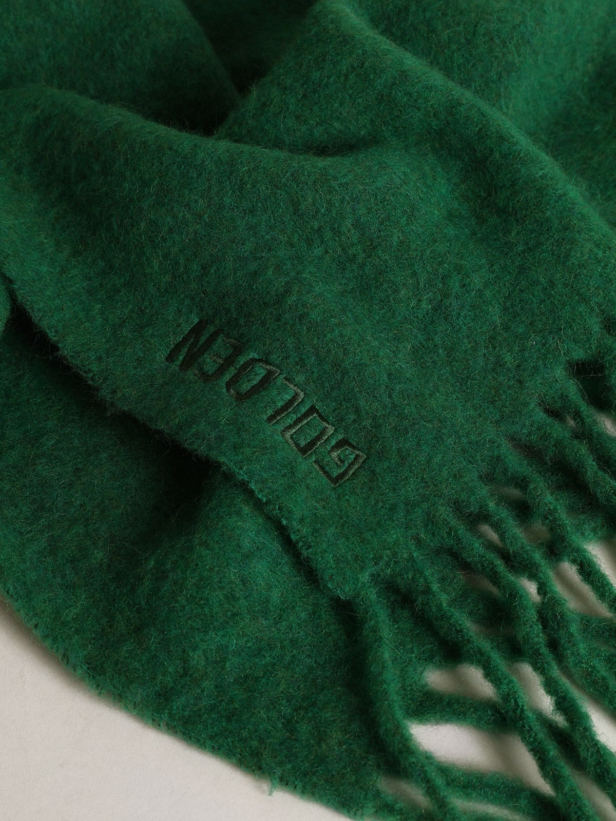 Dark green wool scarf with fringe and ‘Golden’ lettering - 2