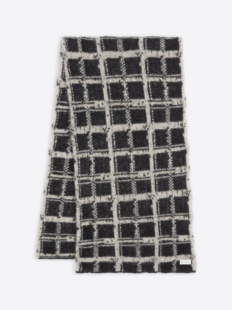 CHECKED SCARF 1