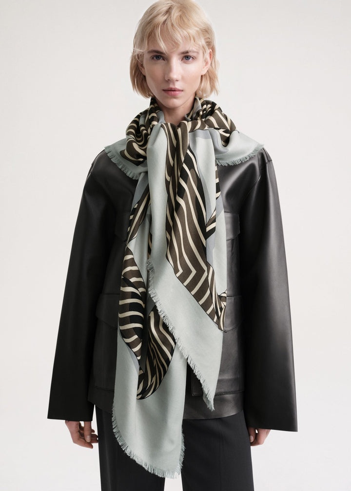 Knotted monogram wool silk blanket scarf silver grey - 3